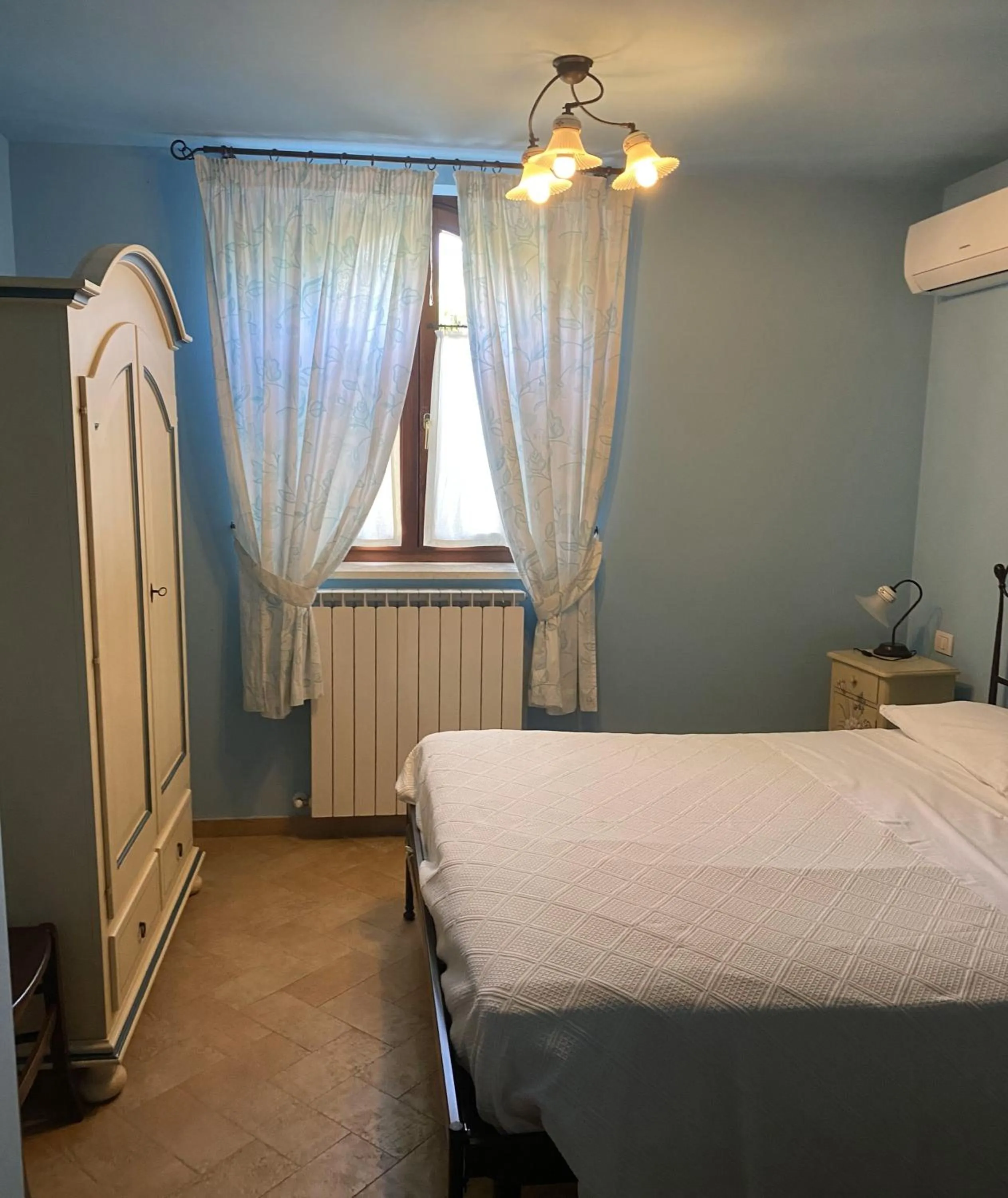 Bedroom, Bed in Cumana Blu Apartments