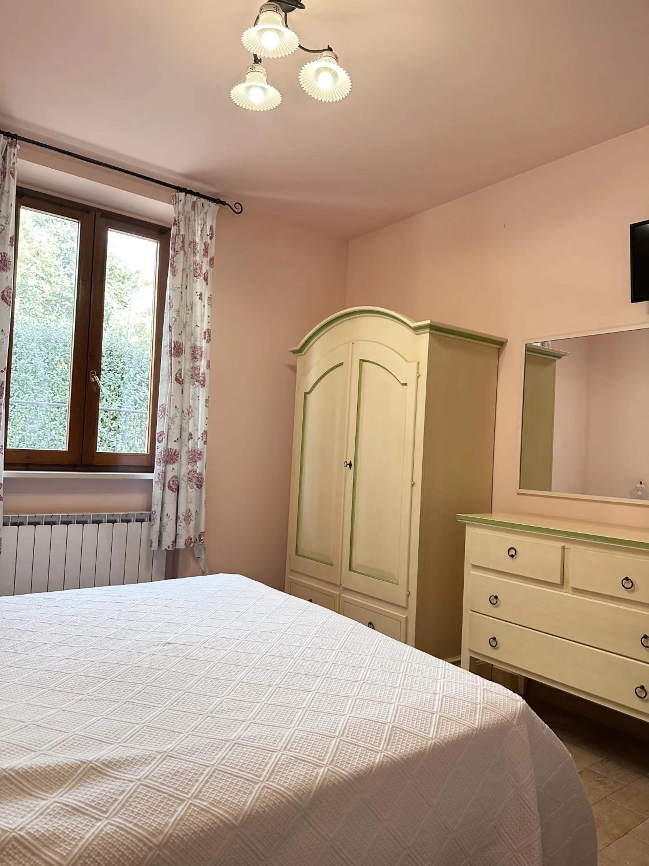 Bedroom, Bed in Cumana Blu Apartments