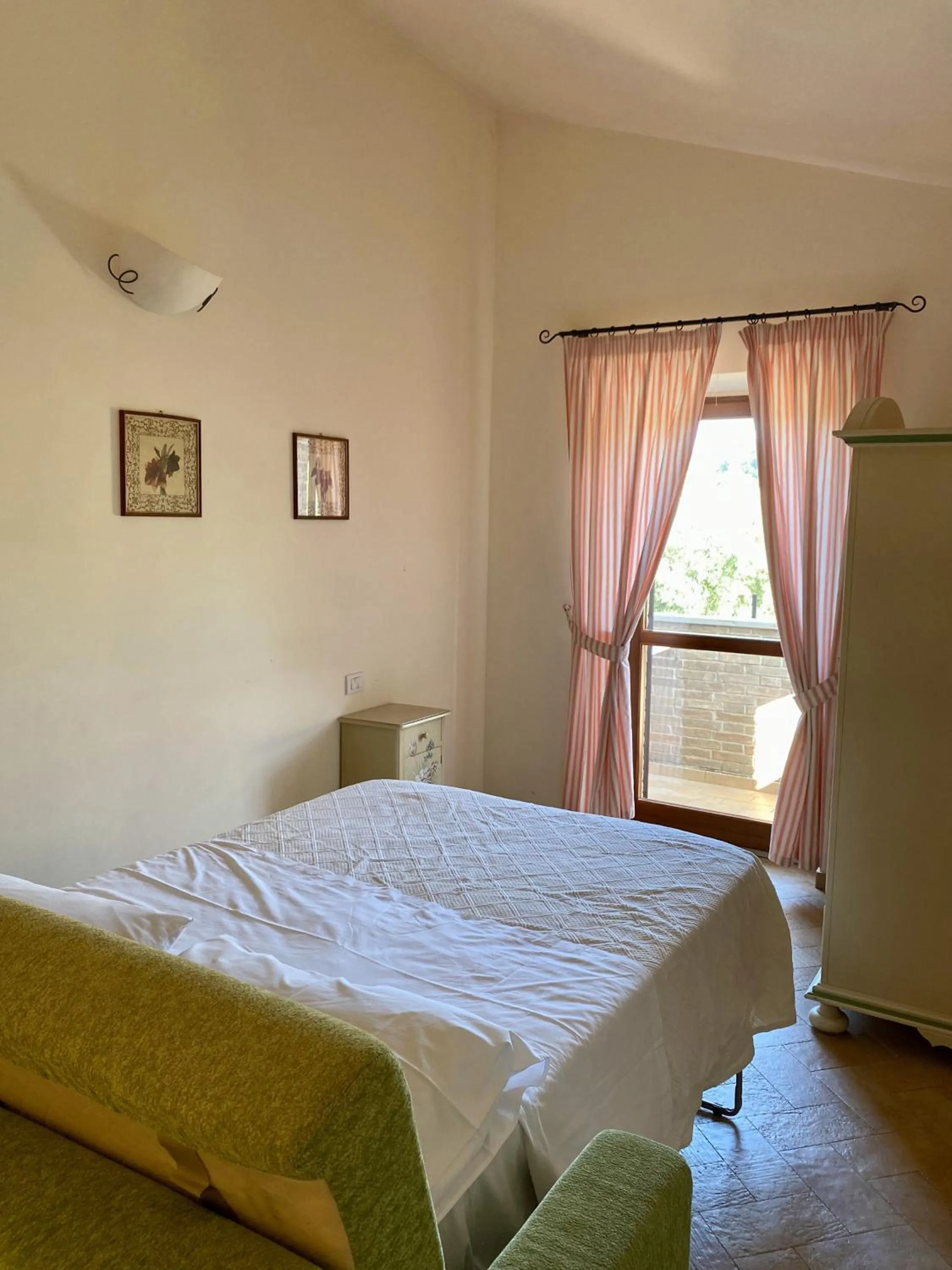 Bedroom, Bed in Cumana Blu Apartments