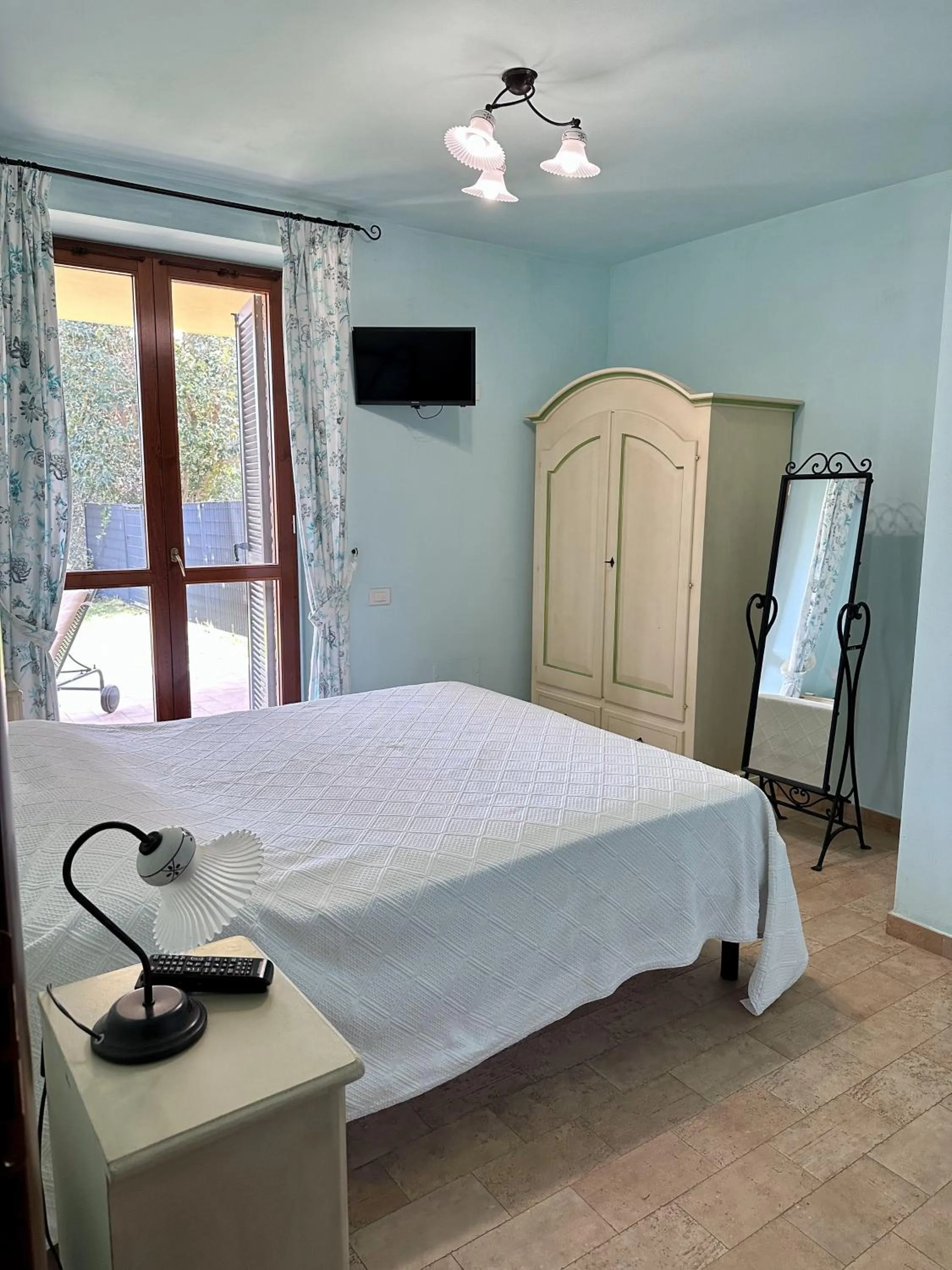 Bedroom, Bed in Cumana Blu Apartments