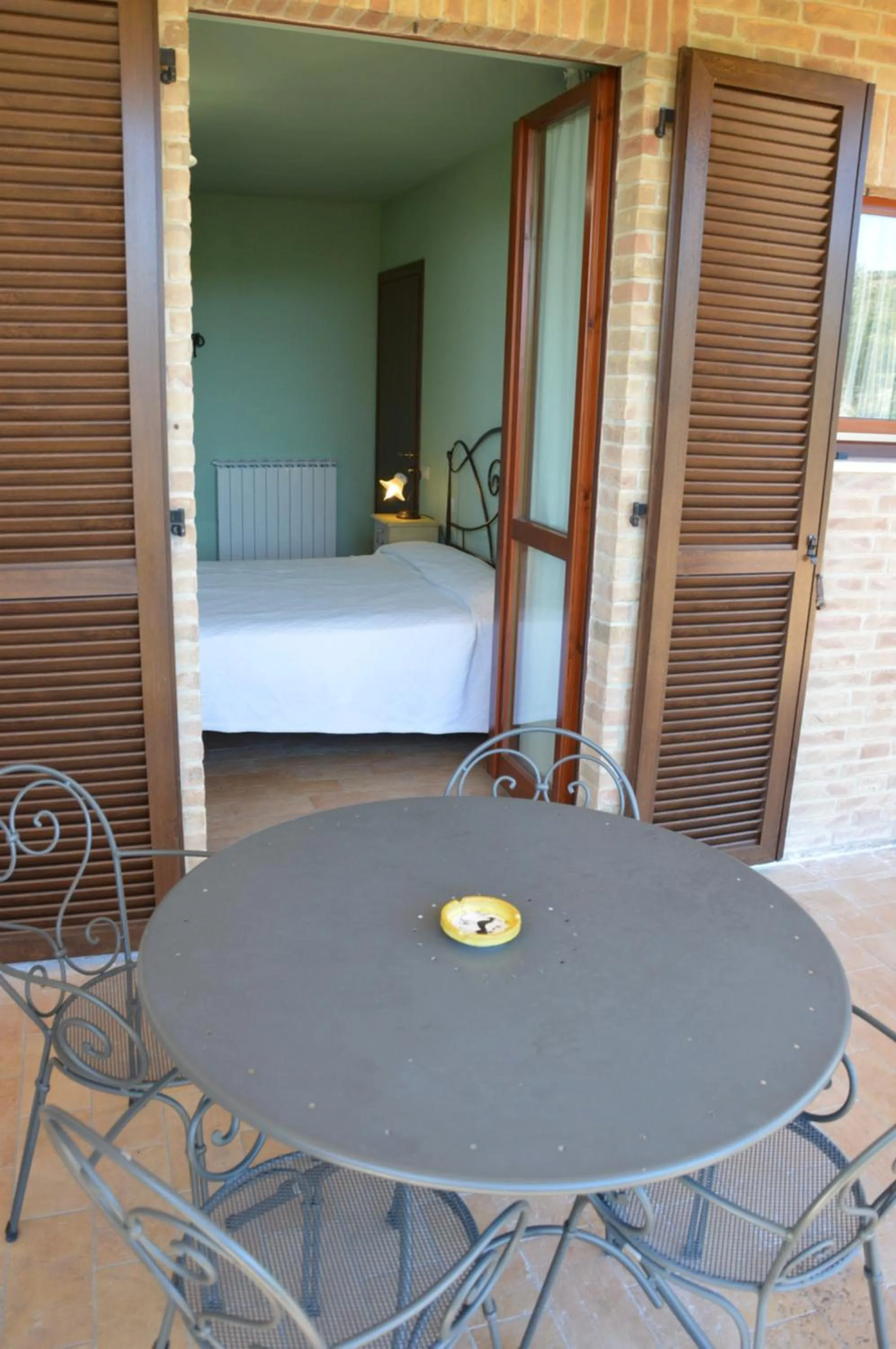 Patio, Bed in Cumana Blu Apartments