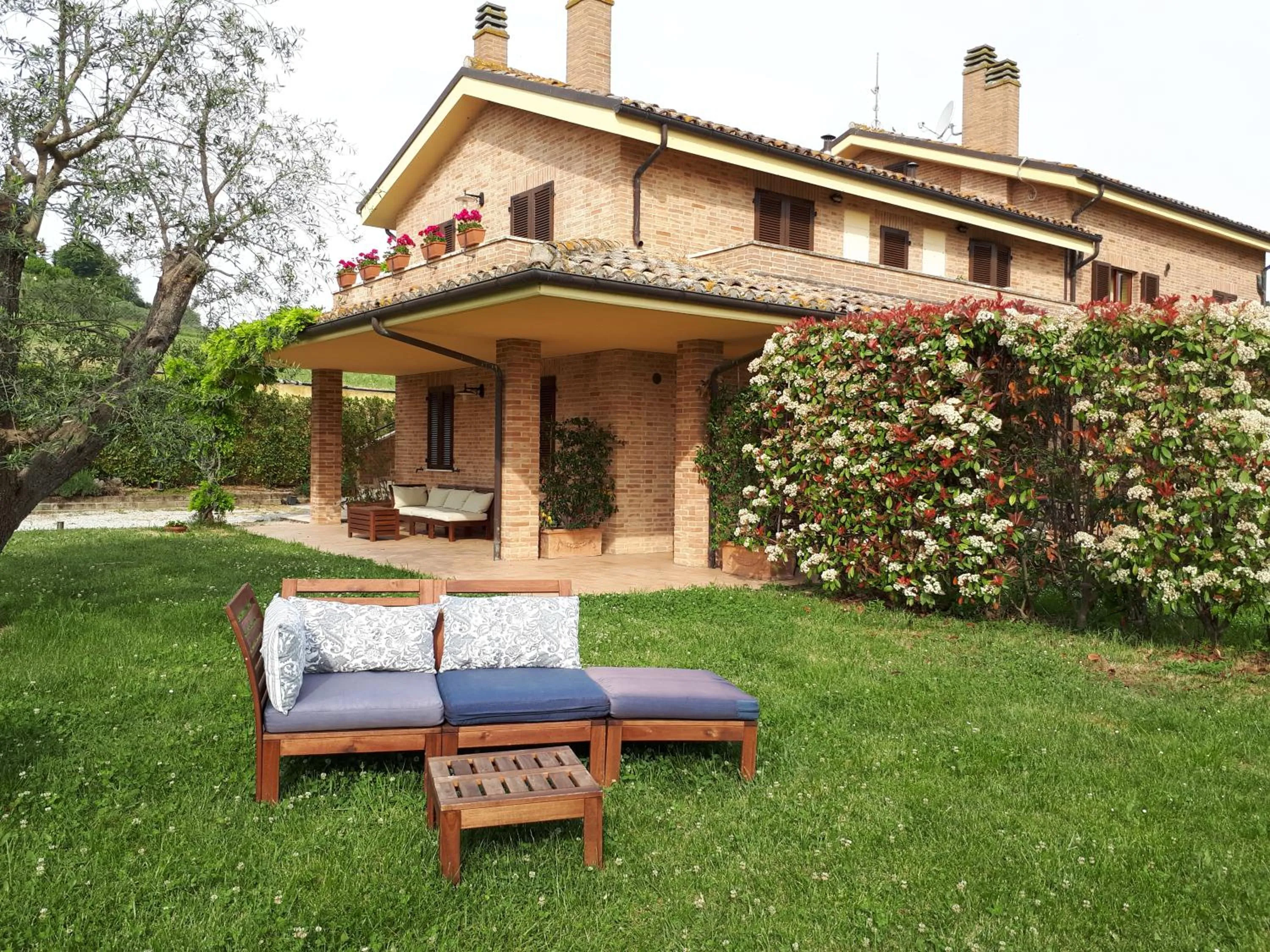 Garden in Cumana Blu Apartments