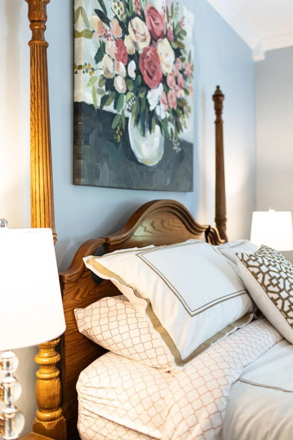 Bed in Biddle Point Inn