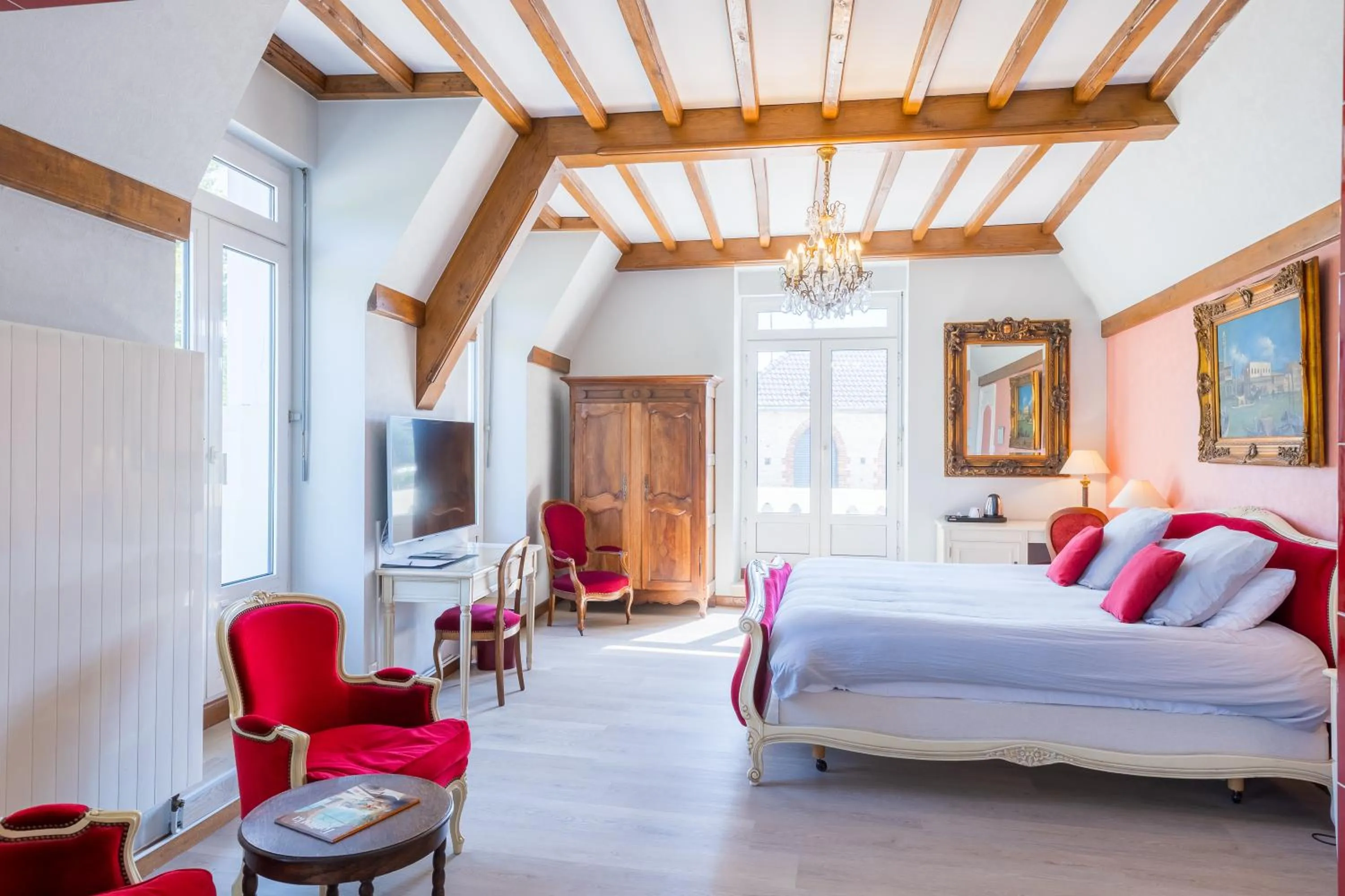 Bed in Le Moulin Du Landion Hôtel et Spa