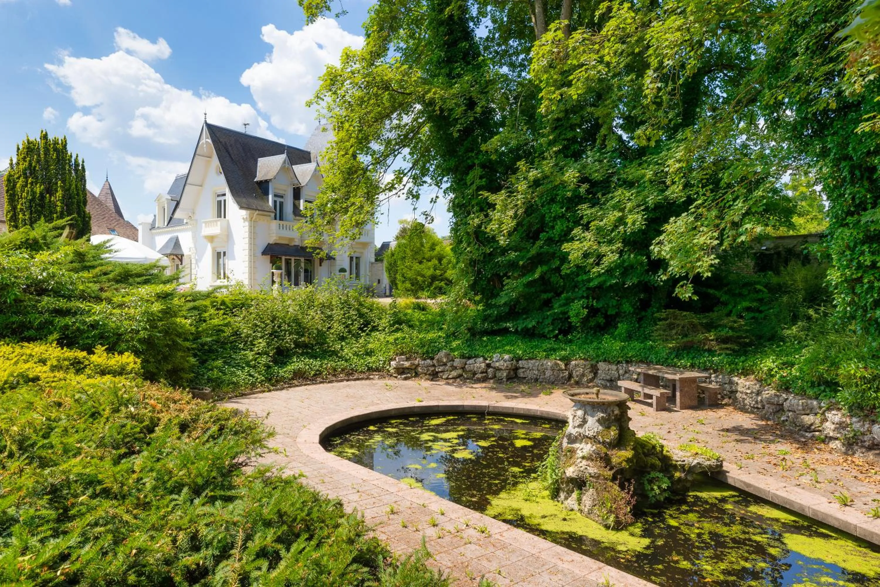 Property building in Le Moulin Du Landion Hôtel et Spa