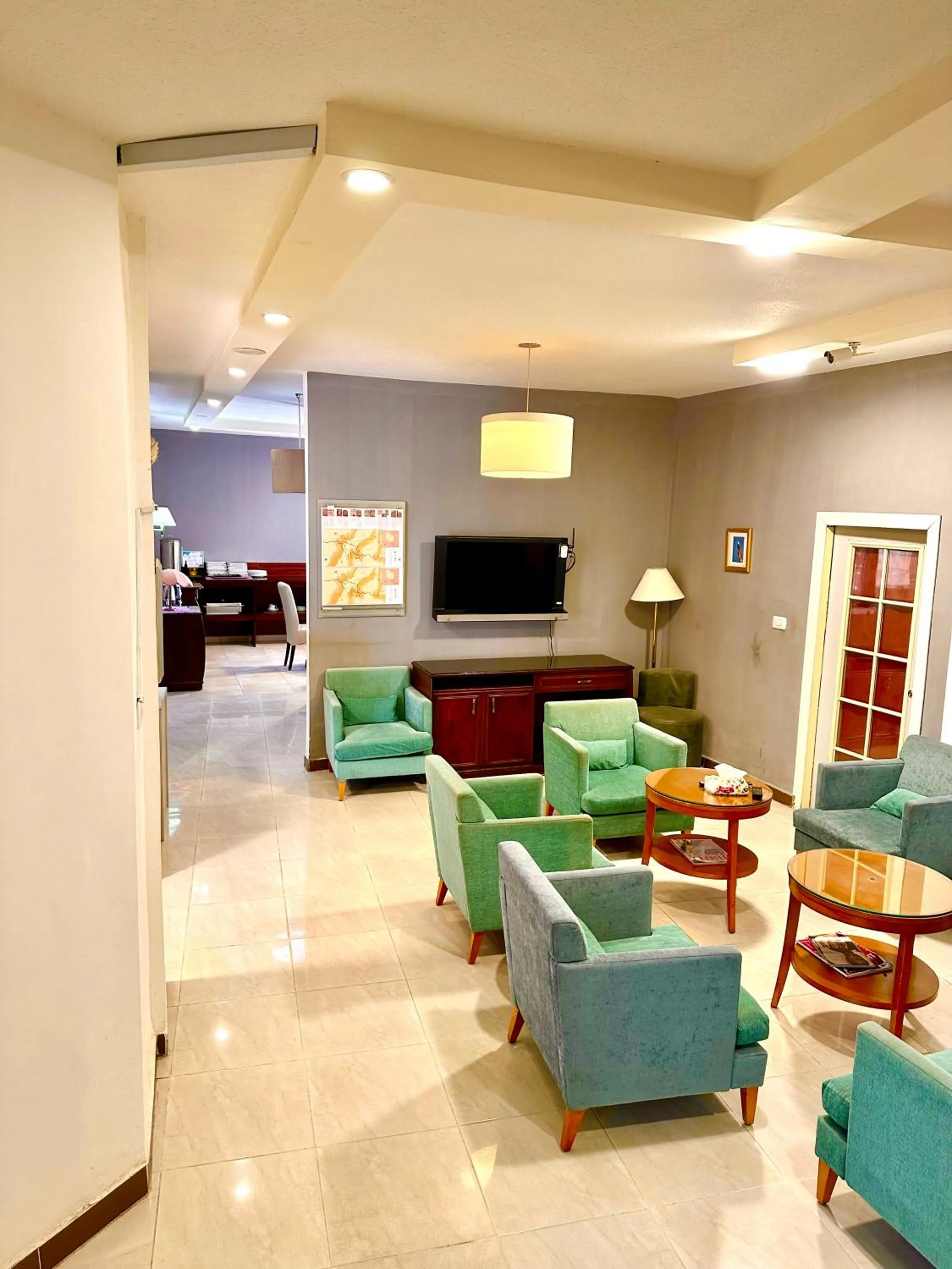 TV and multimedia in Petra Town Check-Inn