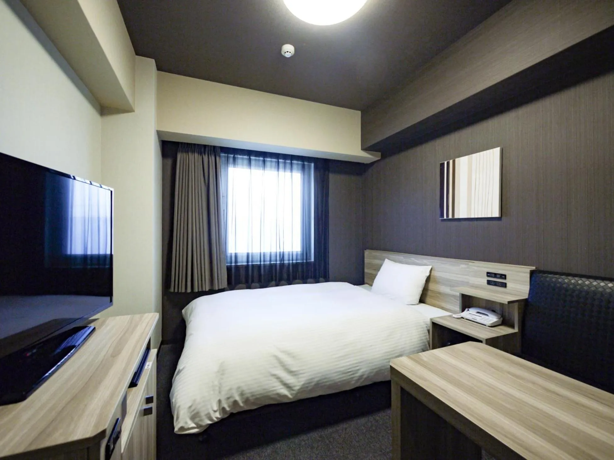 Photo of the whole room, Bed in Hotel Route-Inn Osaka Kishiwada -Higashikishiwada Ekimae Kansai Airport-