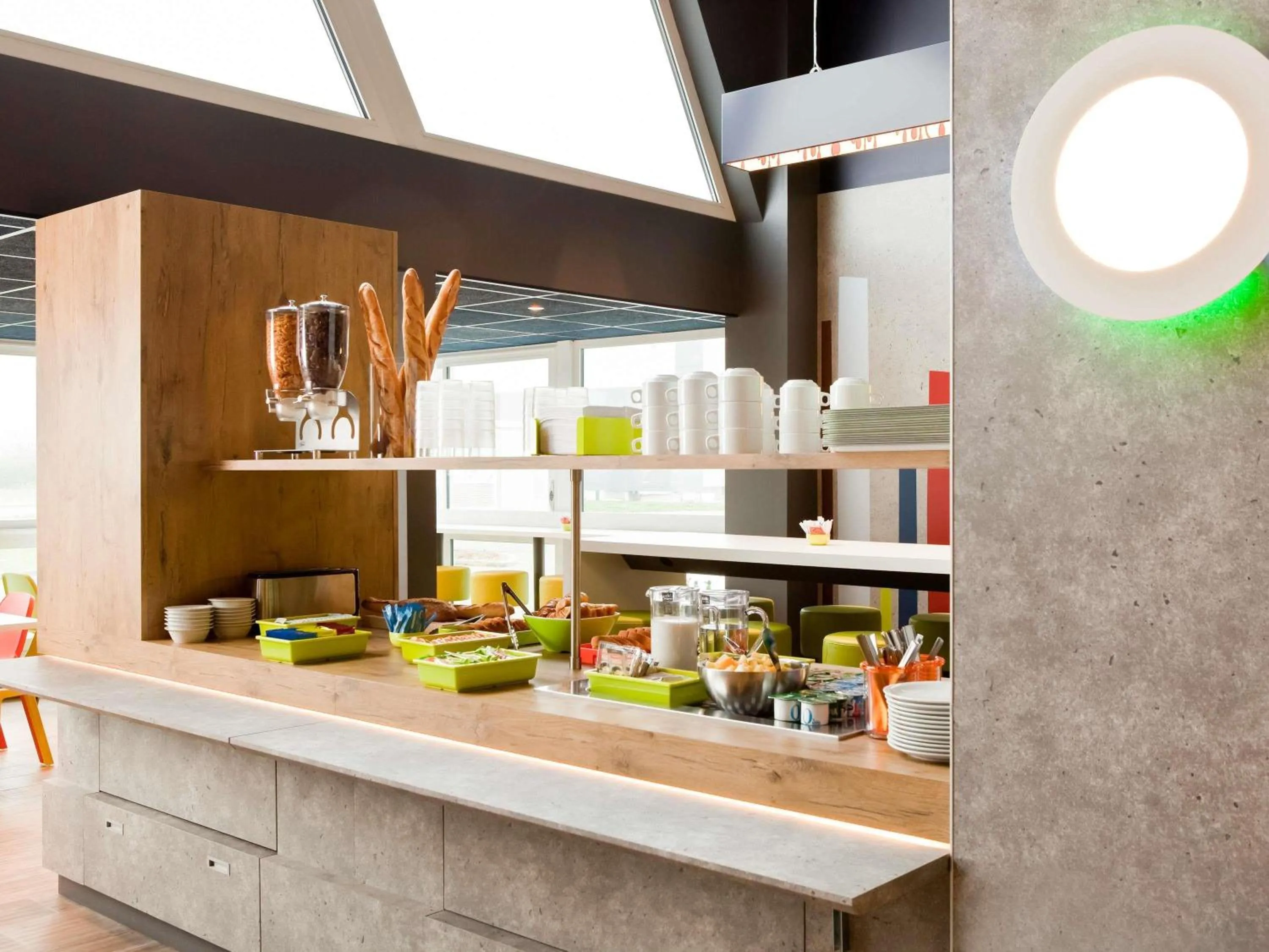 Breakfast in ibis budget Pontault Combault RN4 Marne La Vallée