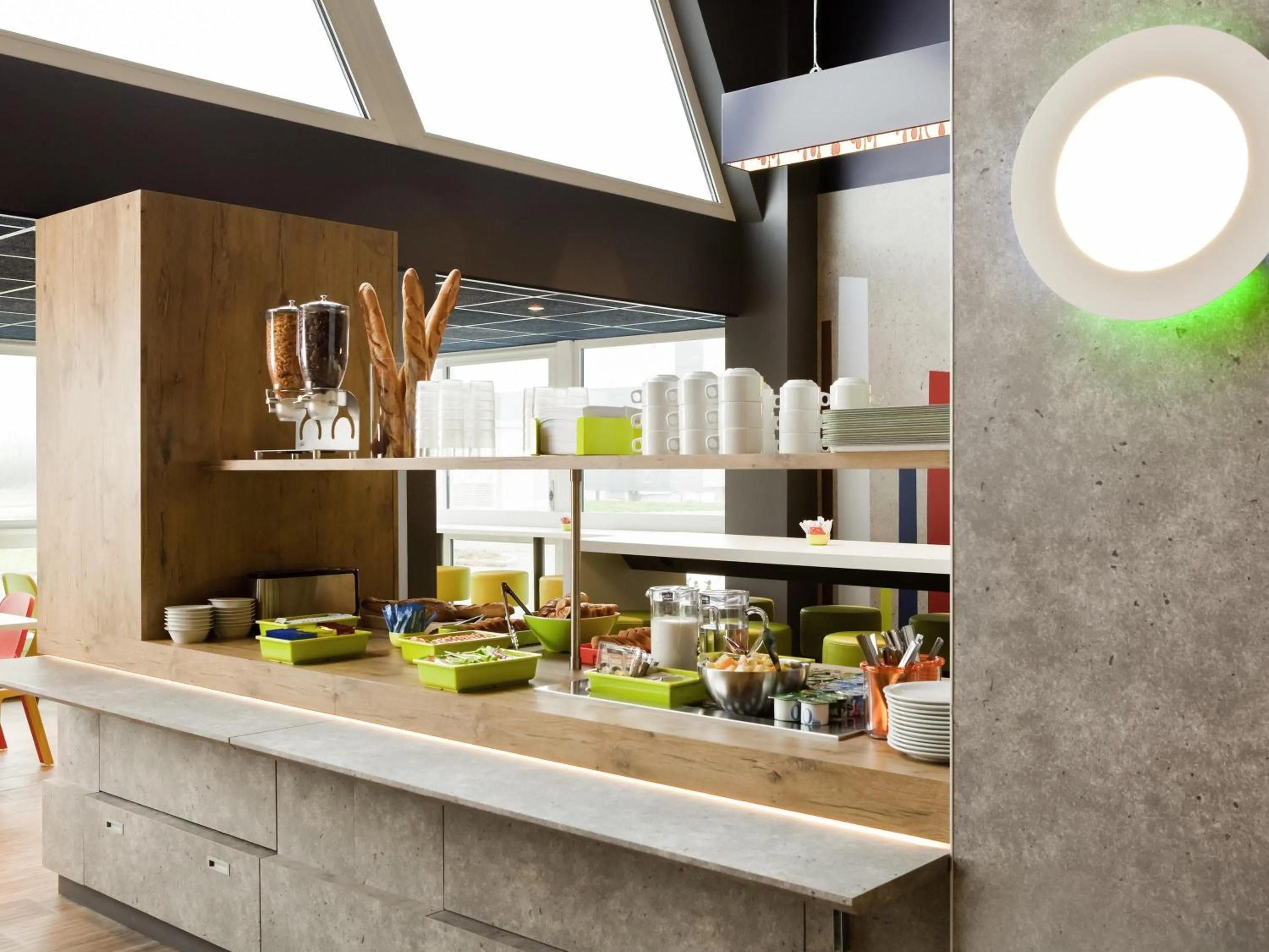 Property building in ibis budget Pontault Combault RN4 Marne La Vallée