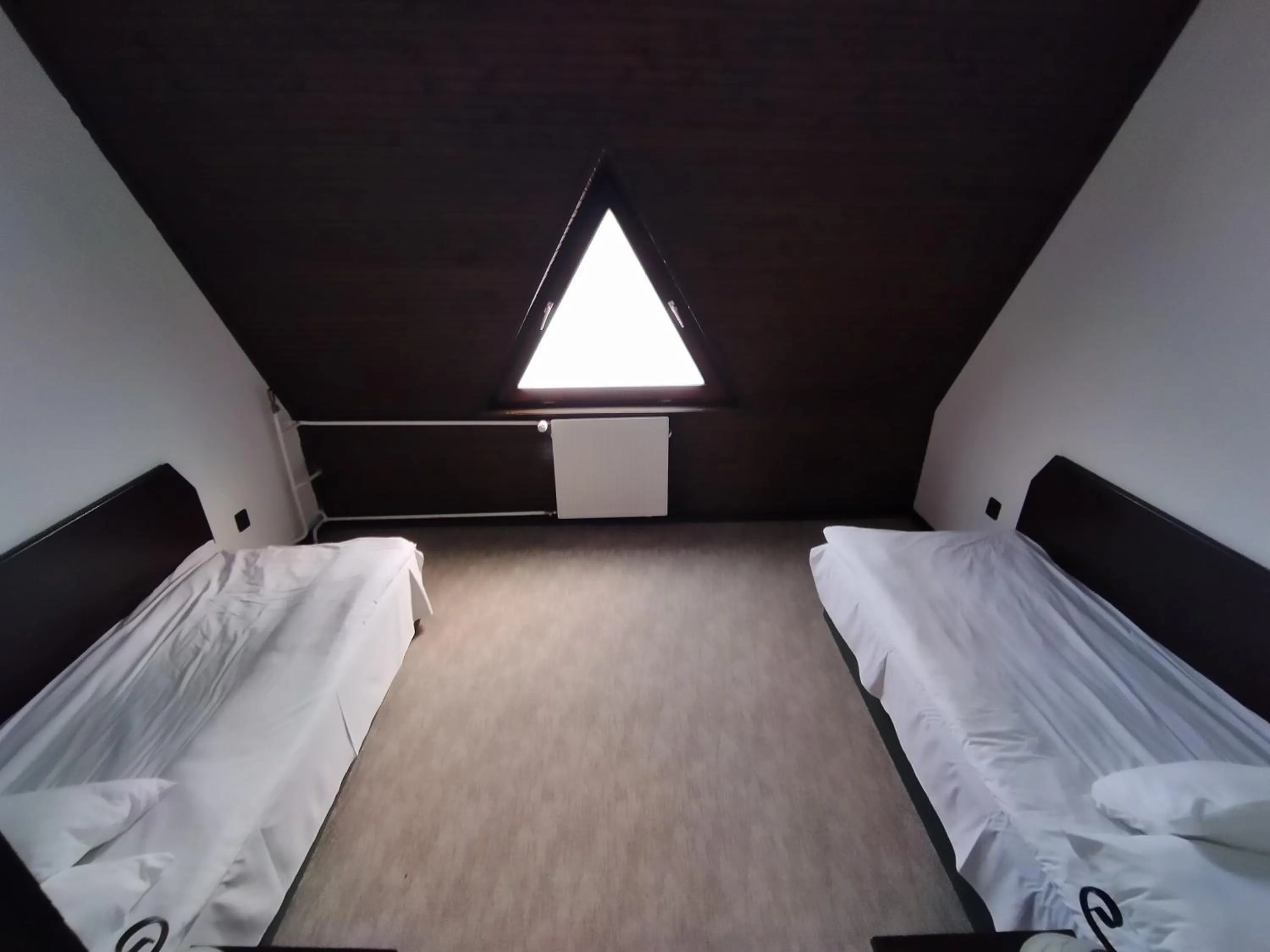 Bedroom, Bed in Viking Hotel