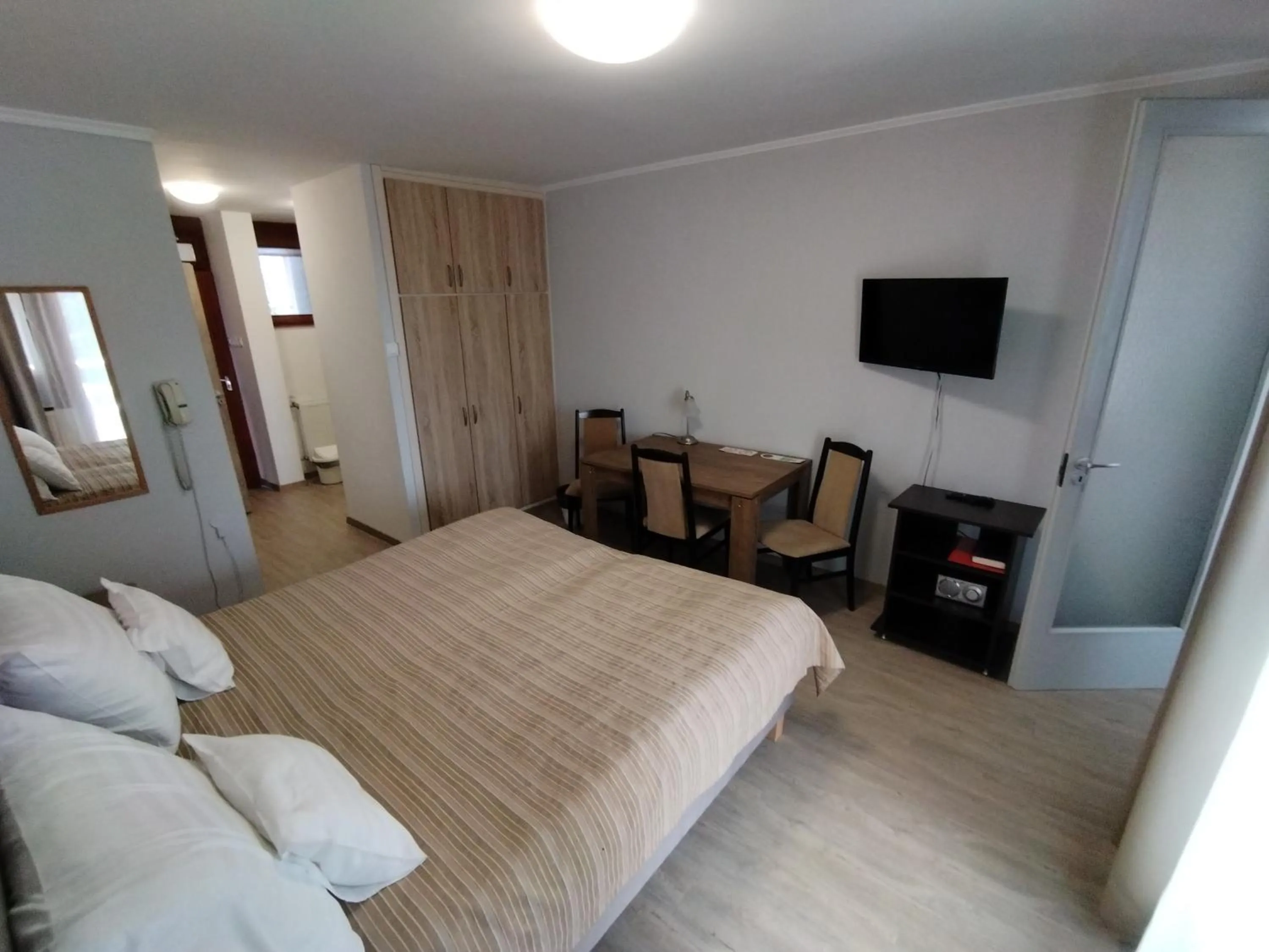 Bedroom, Bed in Viking Hotel