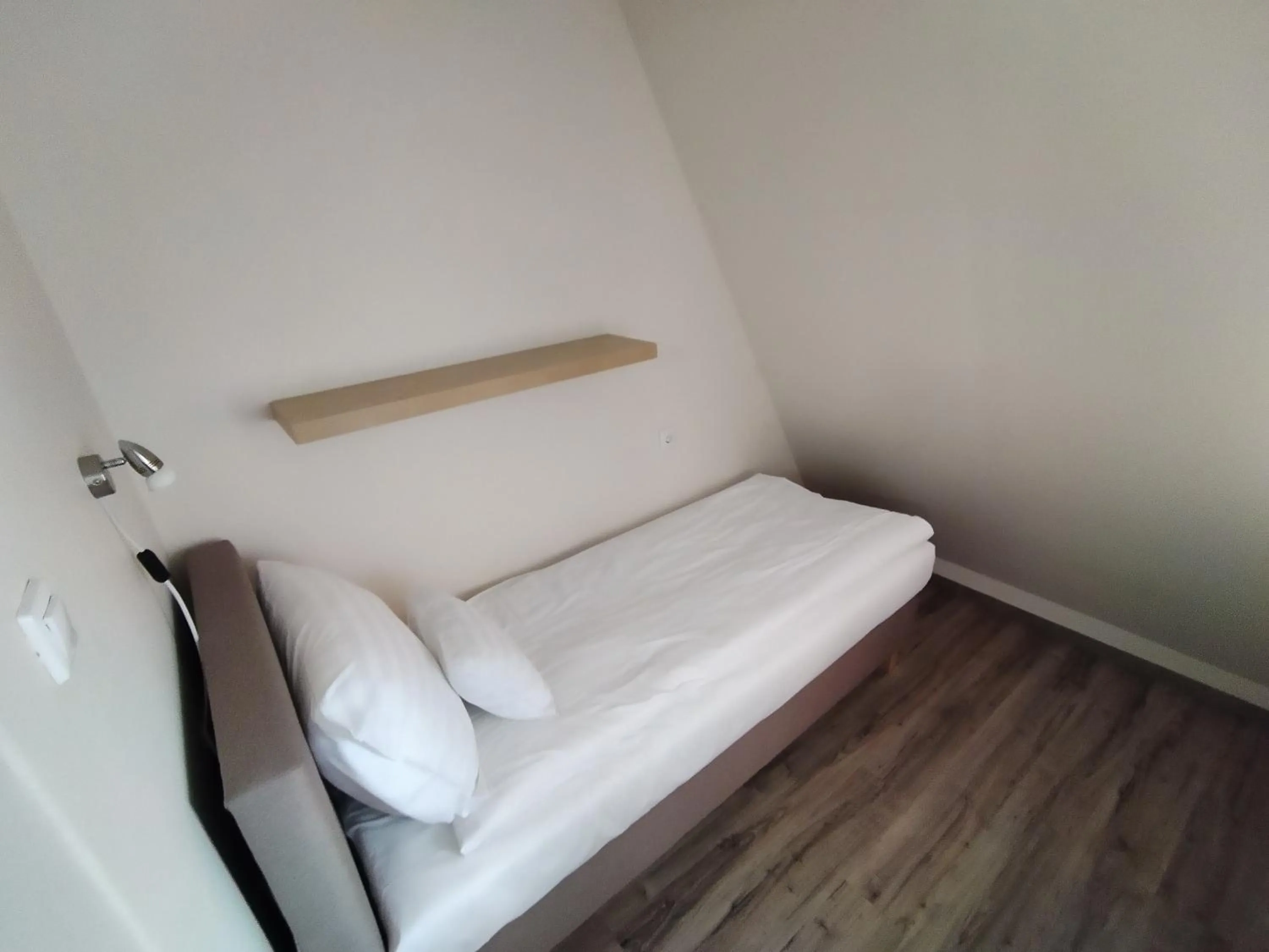 Bedroom, Bed in Viking Hotel