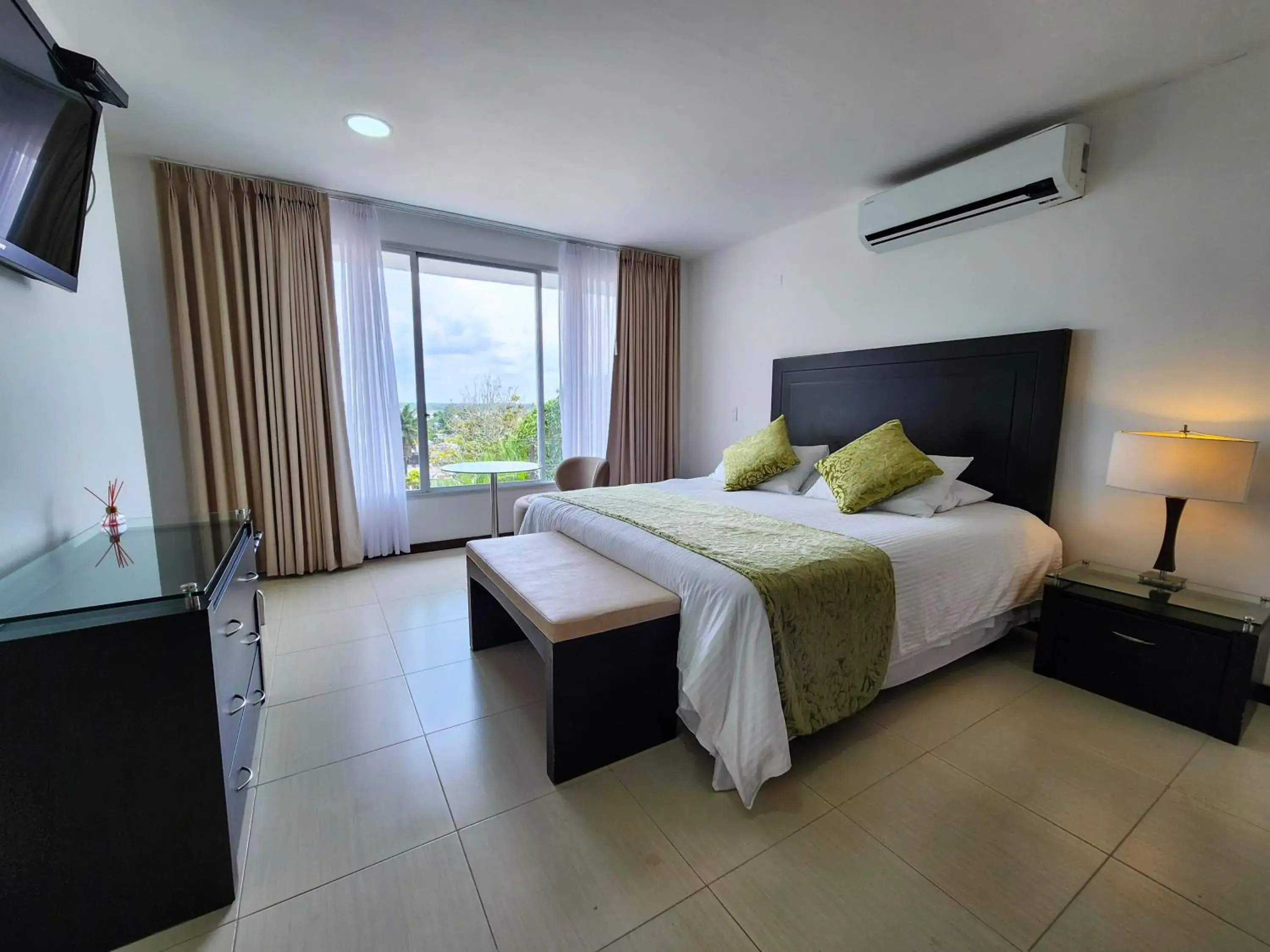 Queen Suite with Spa Bath in Hotel Anaconda Queen Suite with Spa Bath in Hotel Anaconda