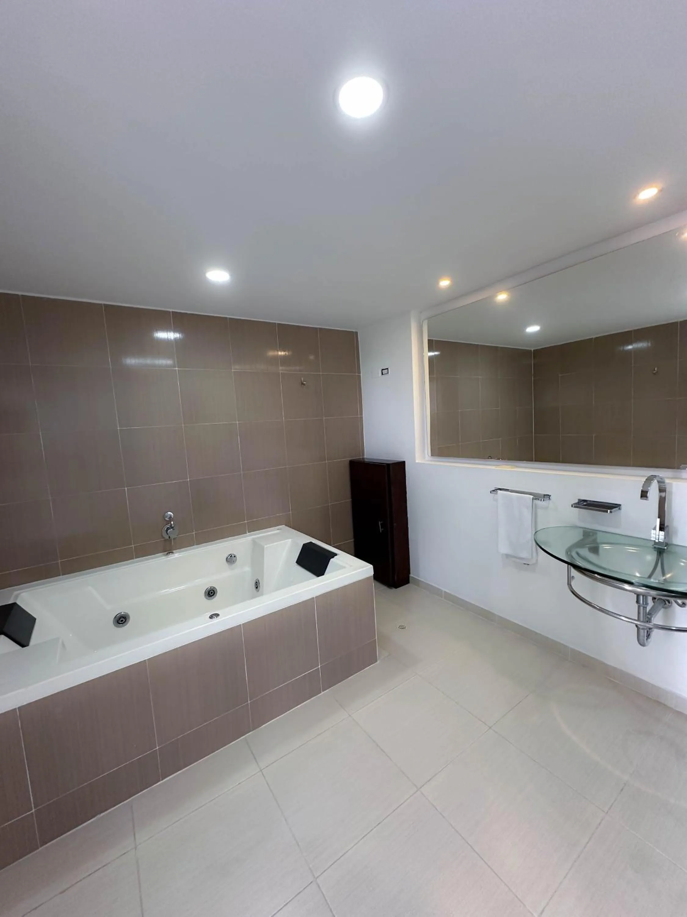 Hot Tub in Hotel Anaconda