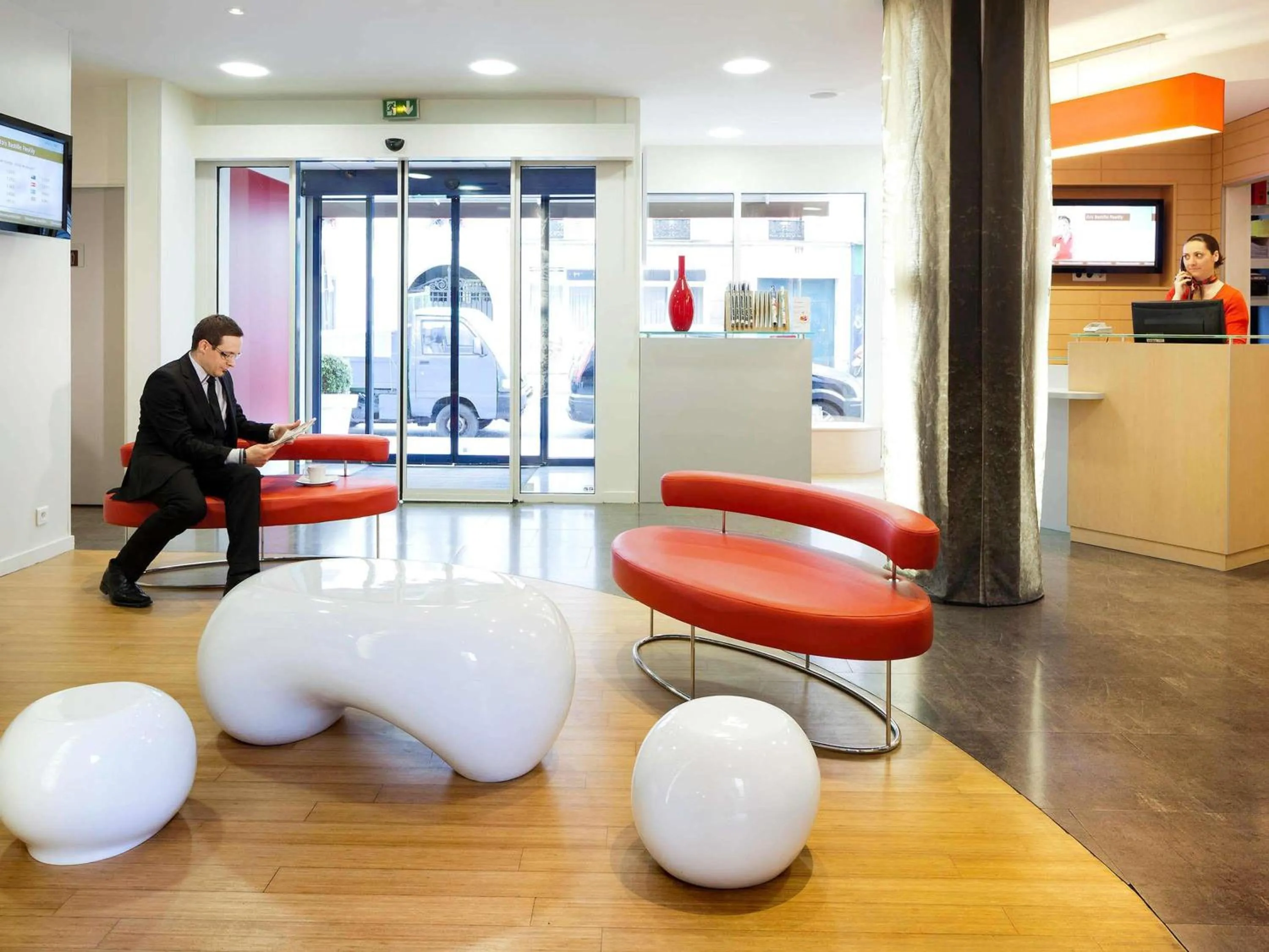 Lounge or bar in ibis Paris Gare de Lyon Reuilly