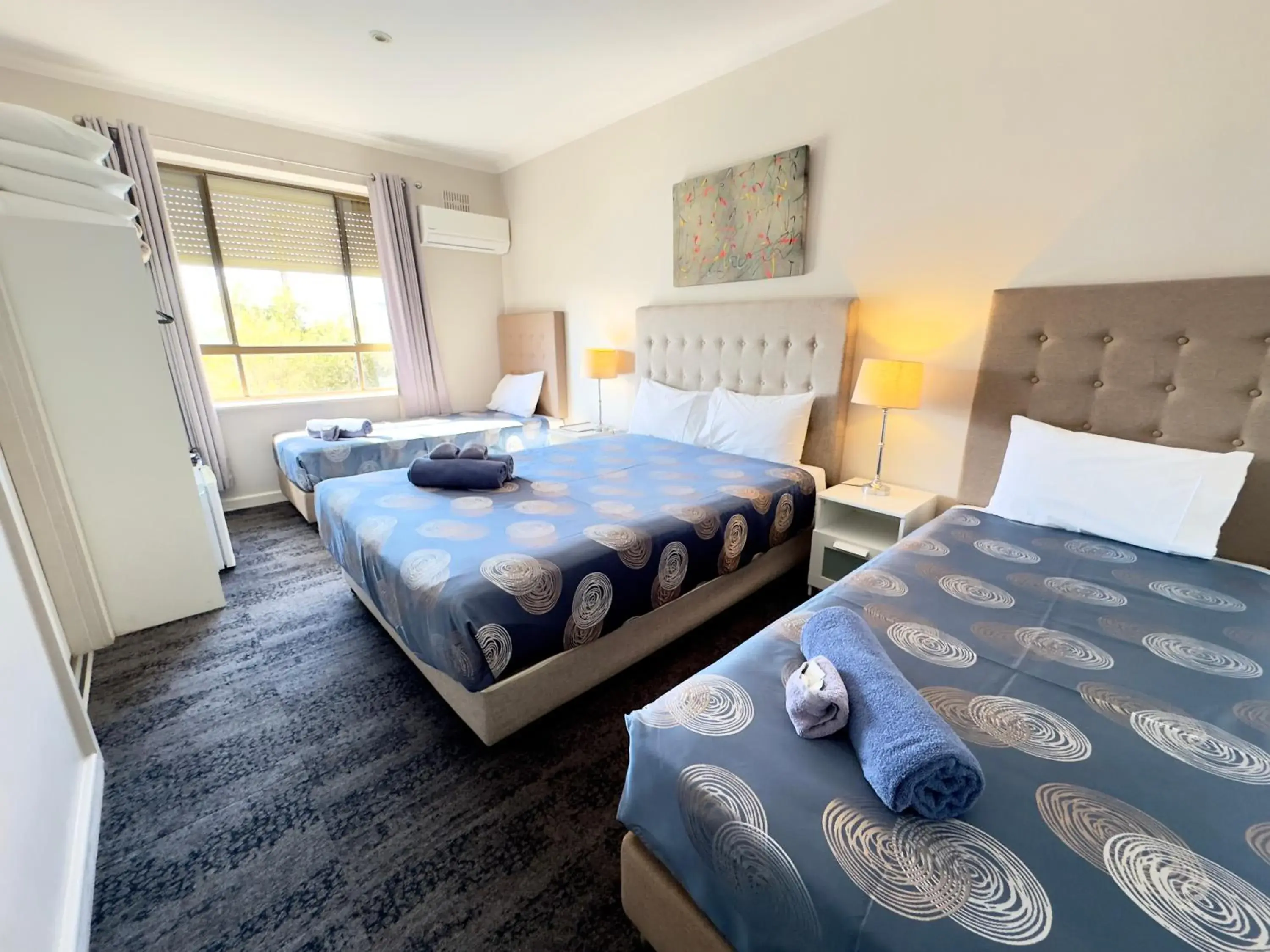 Classic Quadruple Room - single occupancy in Tailem Bend Riverside Hotel Classic Quadruple Room - single occupancy in Tailem Bend Riverside Hotel