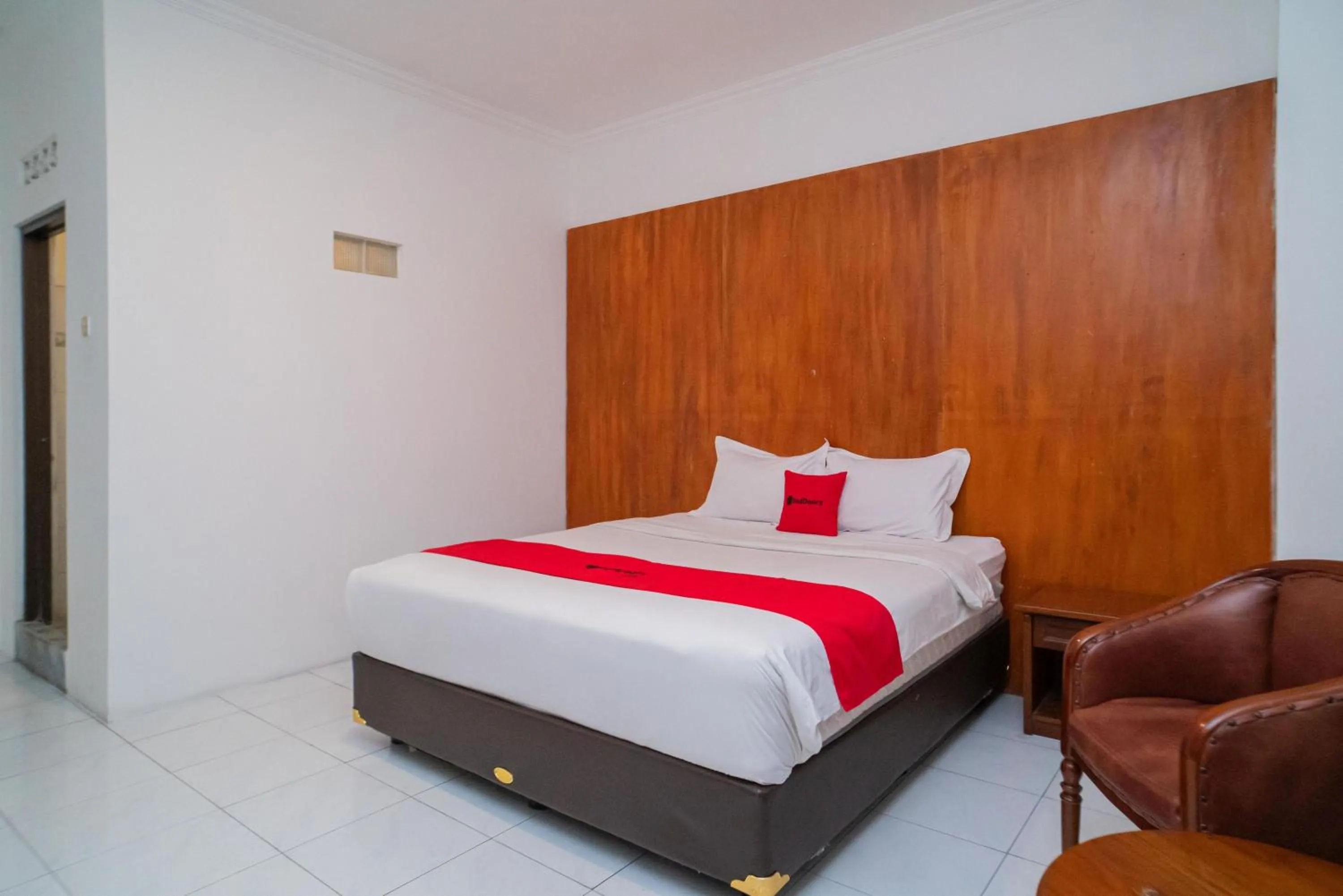 Bedroom, Bed in RedDoorz Plus at Hotel Surya Solo