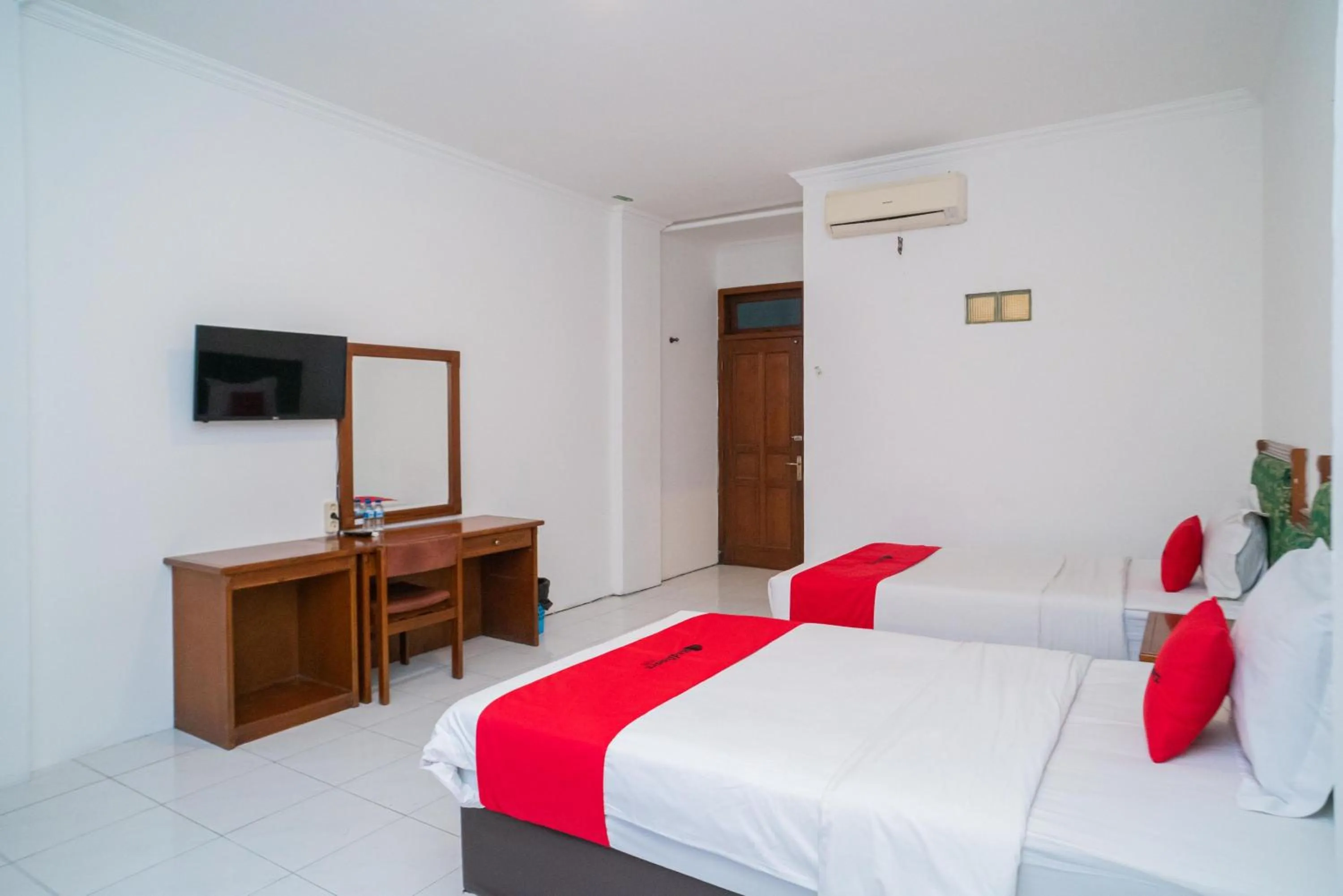 Bedroom, Bed in RedDoorz Plus at Hotel Surya Solo