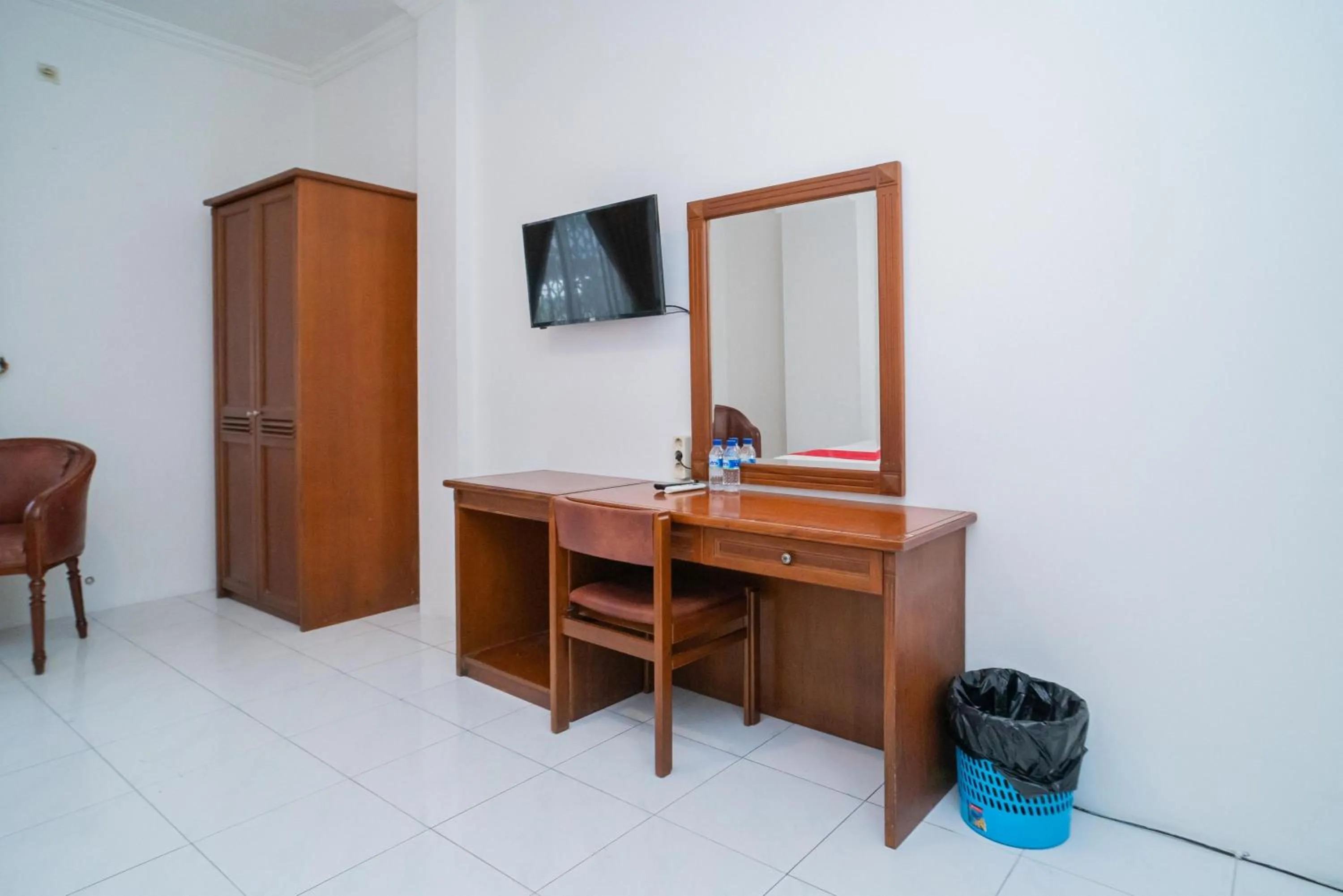 Bedroom in RedDoorz Plus at Hotel Surya Solo