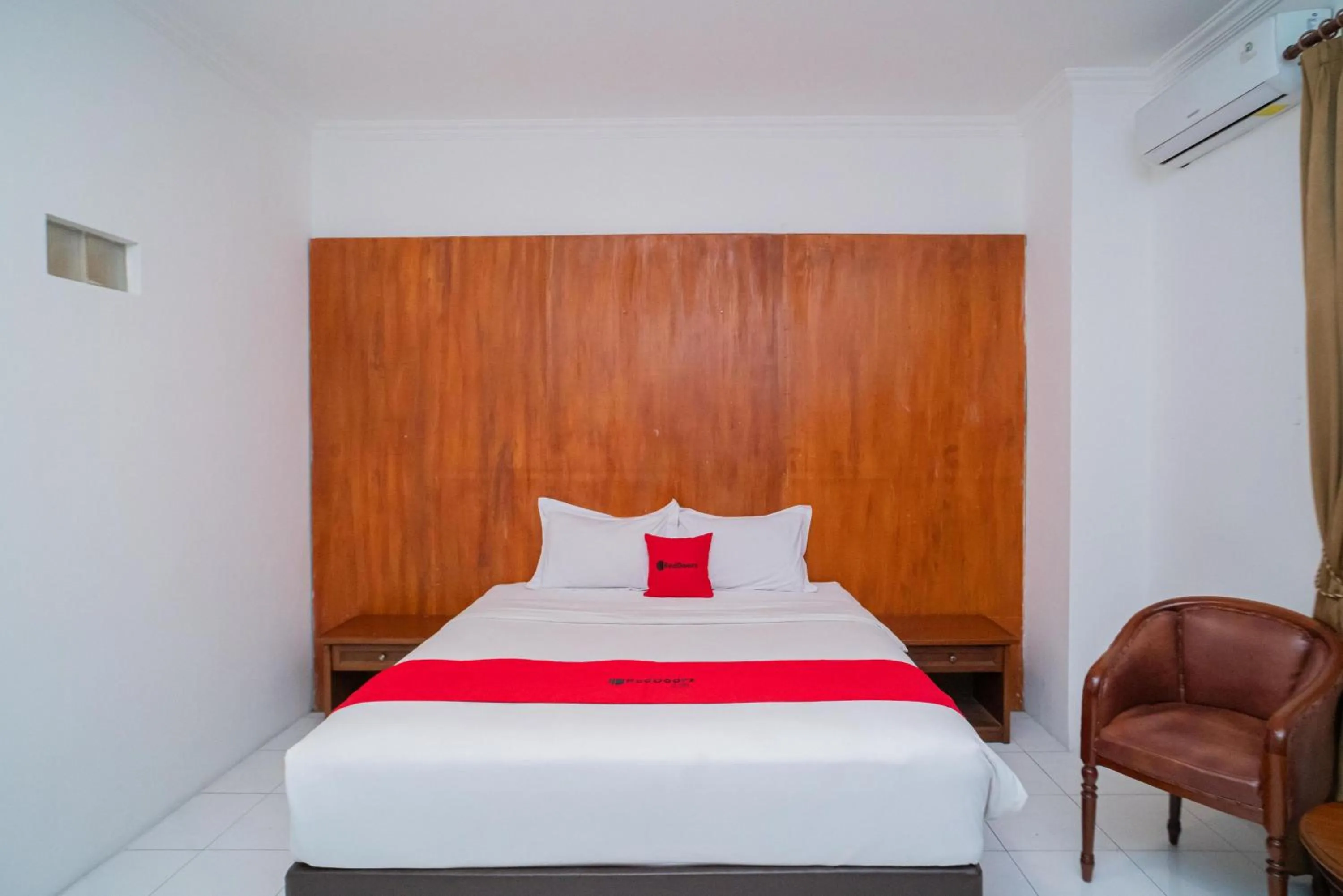 Bedroom, Bed in RedDoorz Plus at Hotel Surya Solo