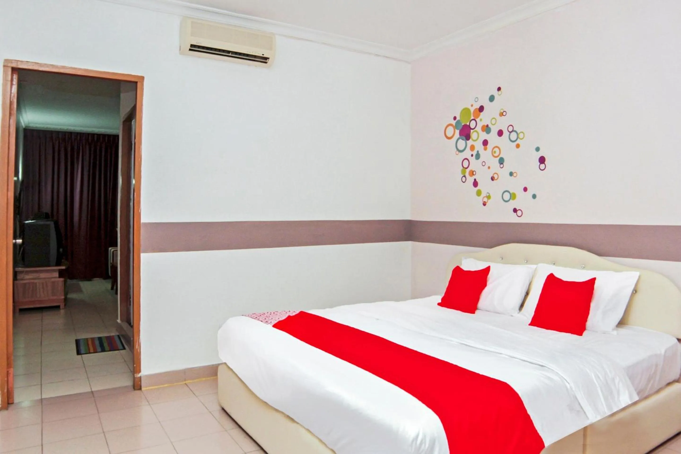 Bedroom, Bed in OYO 1173 Mandyrin Hotel