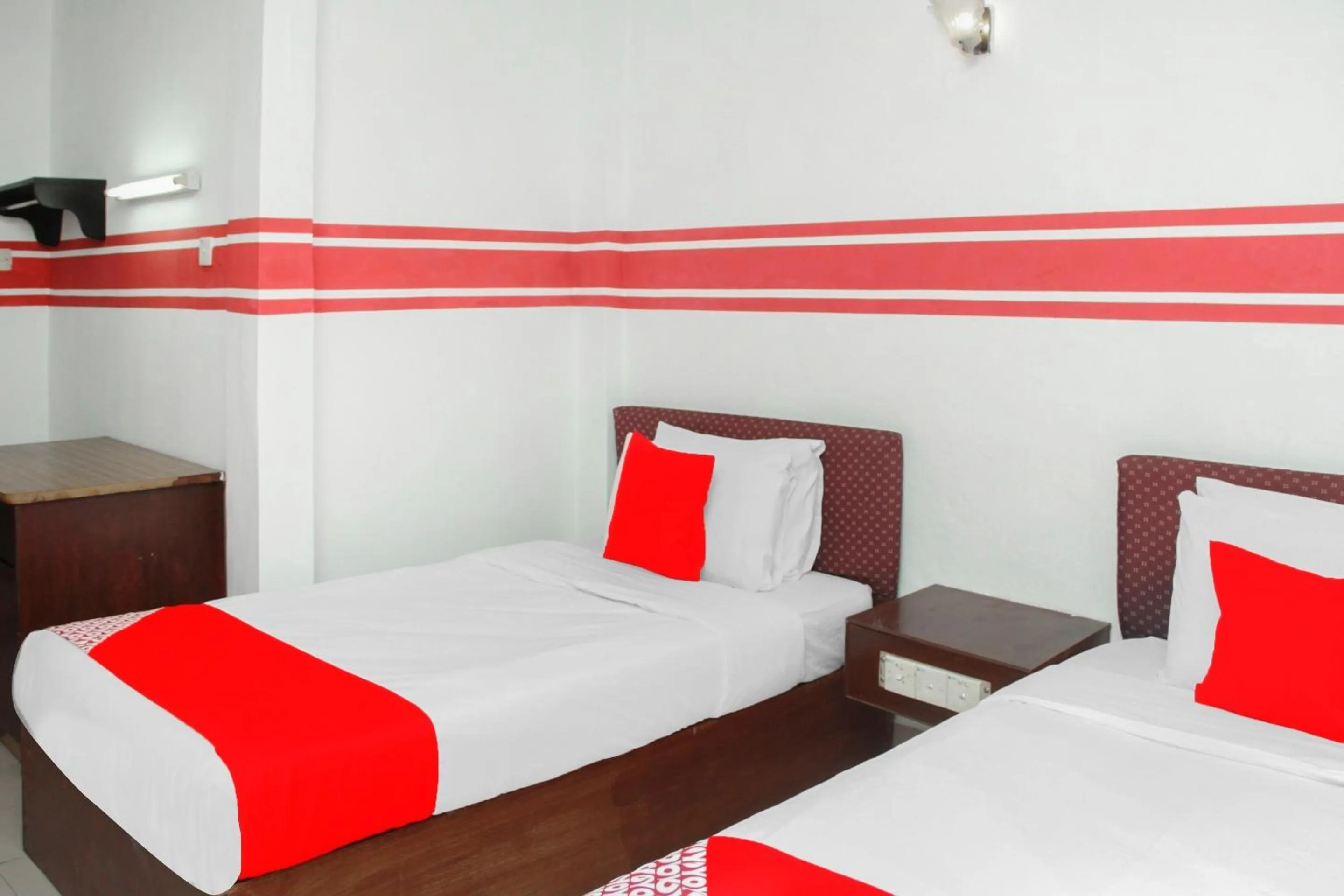 Bedroom, Bed in OYO 1173 Mandyrin Hotel