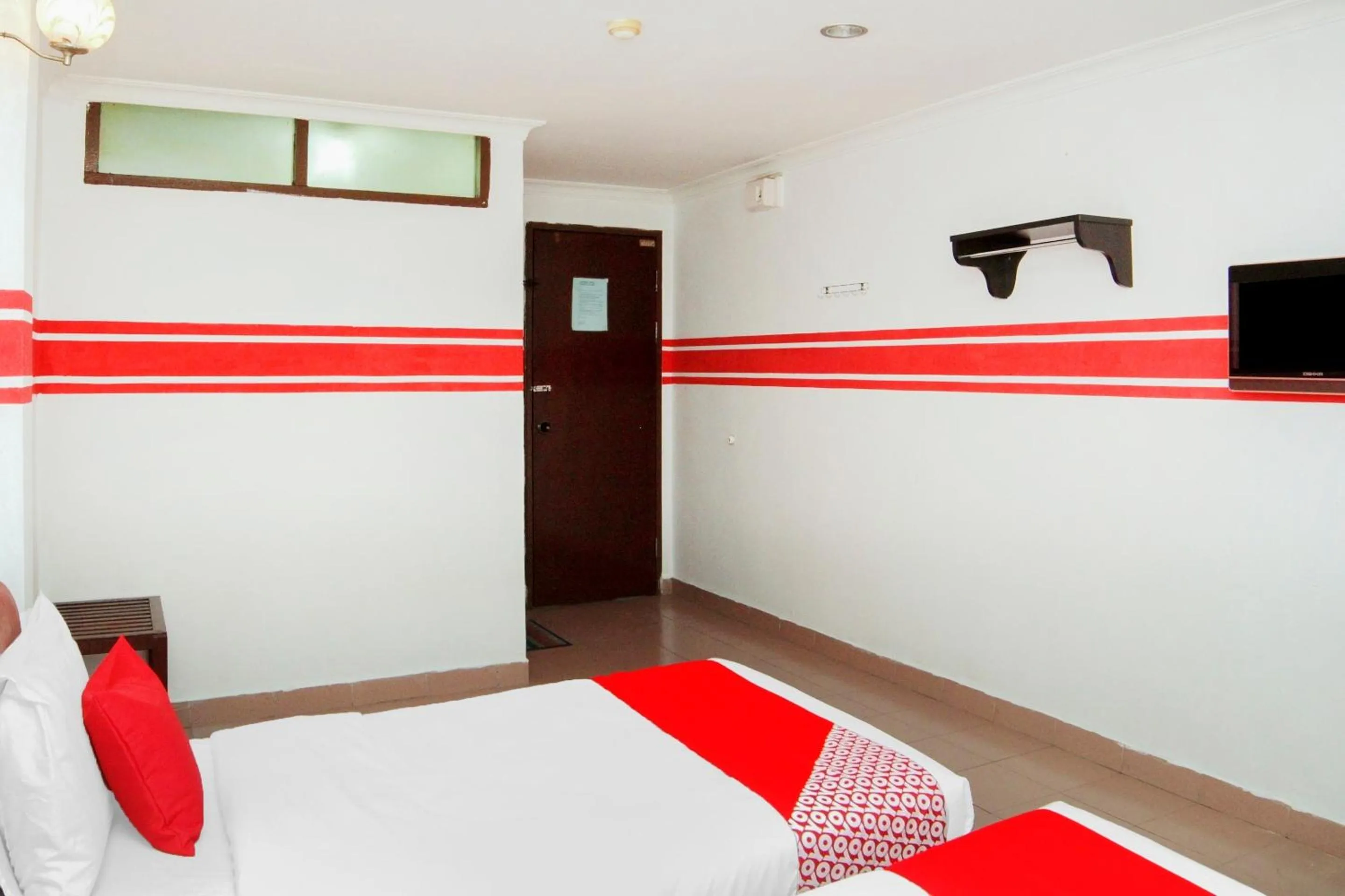 Bedroom, Bed in OYO 1173 Mandyrin Hotel