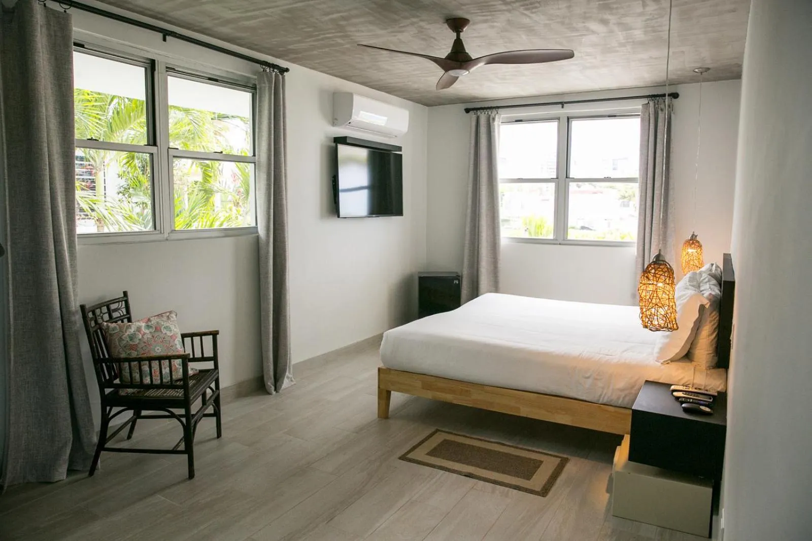 Photo of the whole room, Bed in Numero Uno Beach House