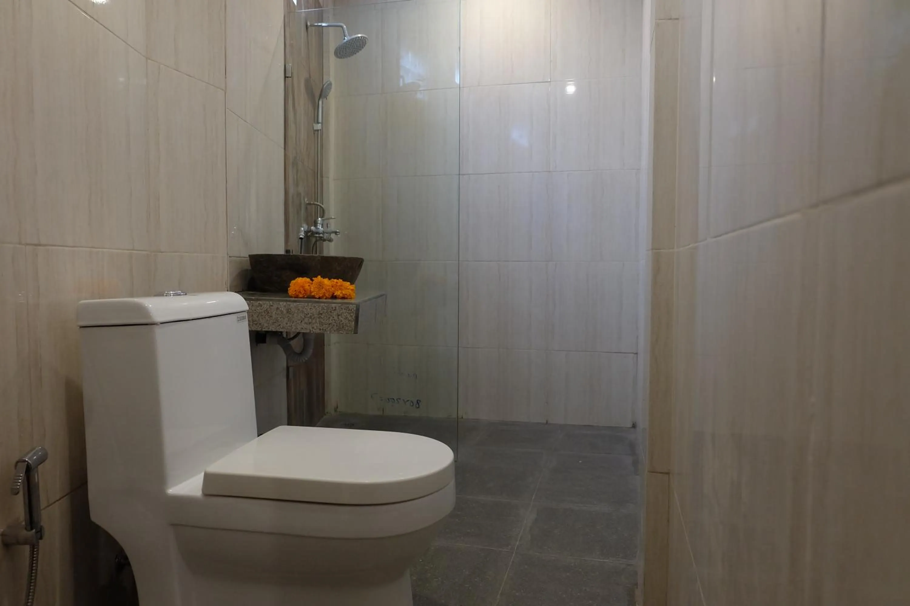 Shower in Dugul Hidden