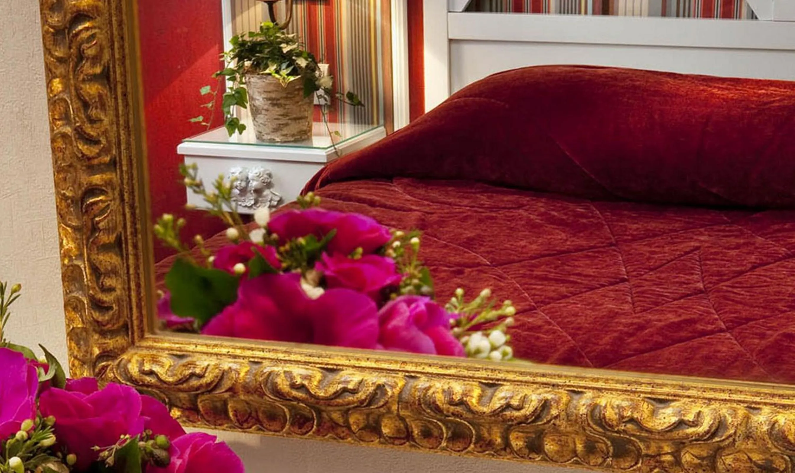 Bed in Hotel Louvre Bons Enfants