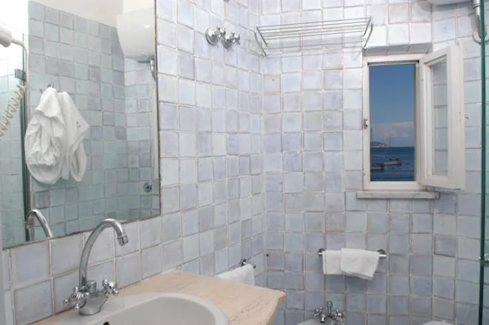 Bathroom in Hotel Gennarino A Mare