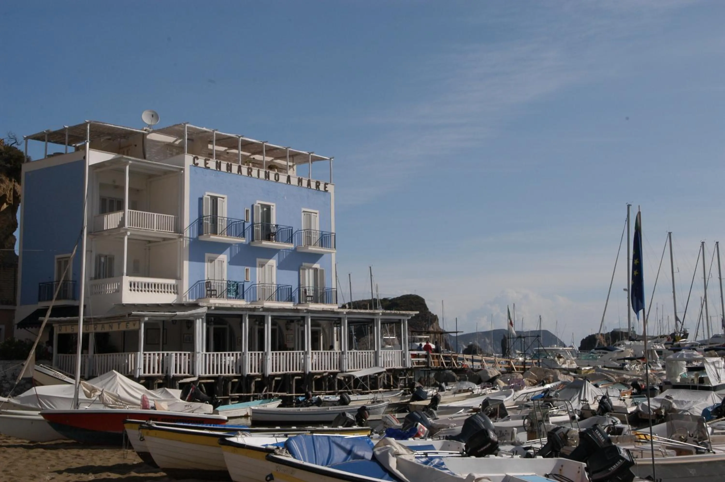 Property building in Hotel Gennarino A Mare