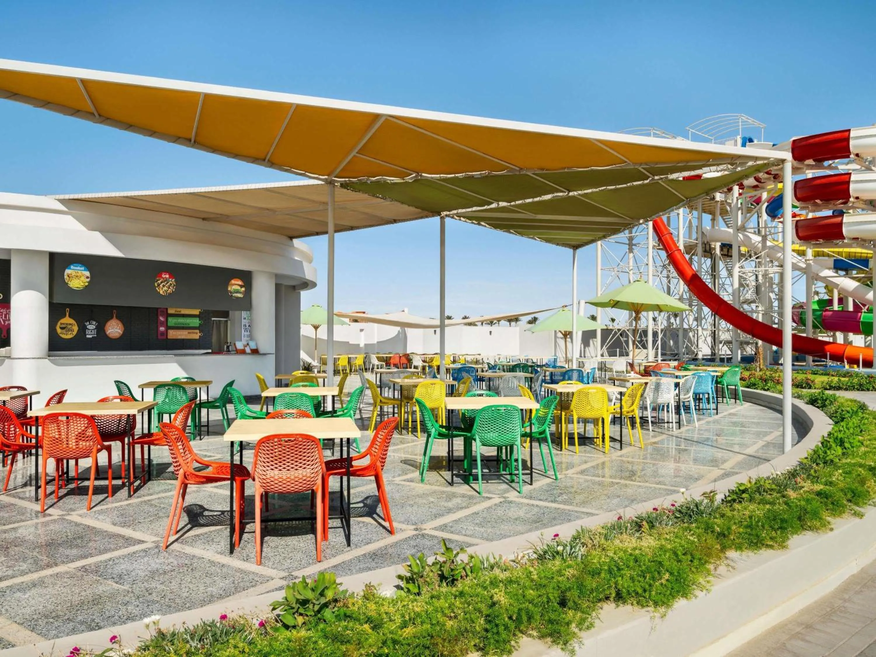 Lounge or bar in Movenpick Waterpark Resort & Spa Soma Bay