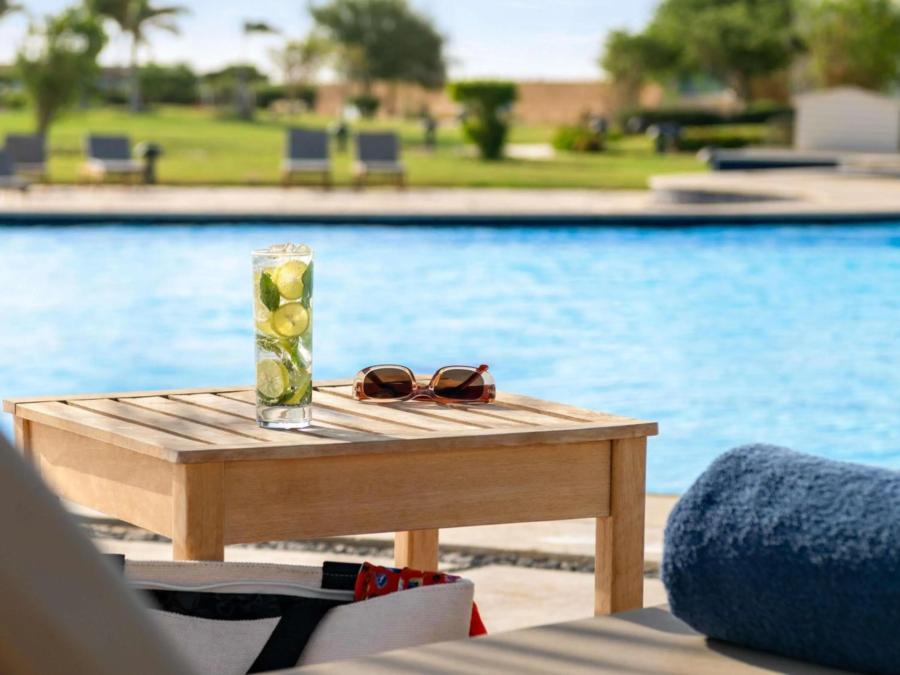 Lounge or bar in Movenpick Waterpark Resort & Spa Soma Bay