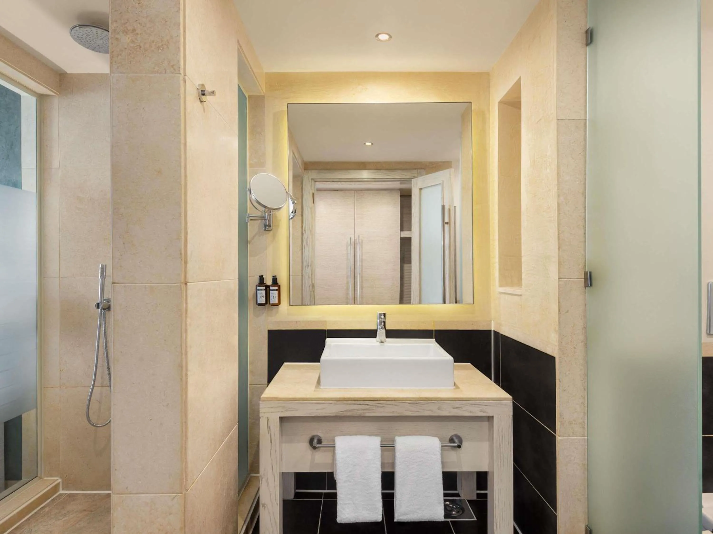 Deluxe Room with a Queen Bed in Movenpick Waterpark Resort & Spa Soma Bay