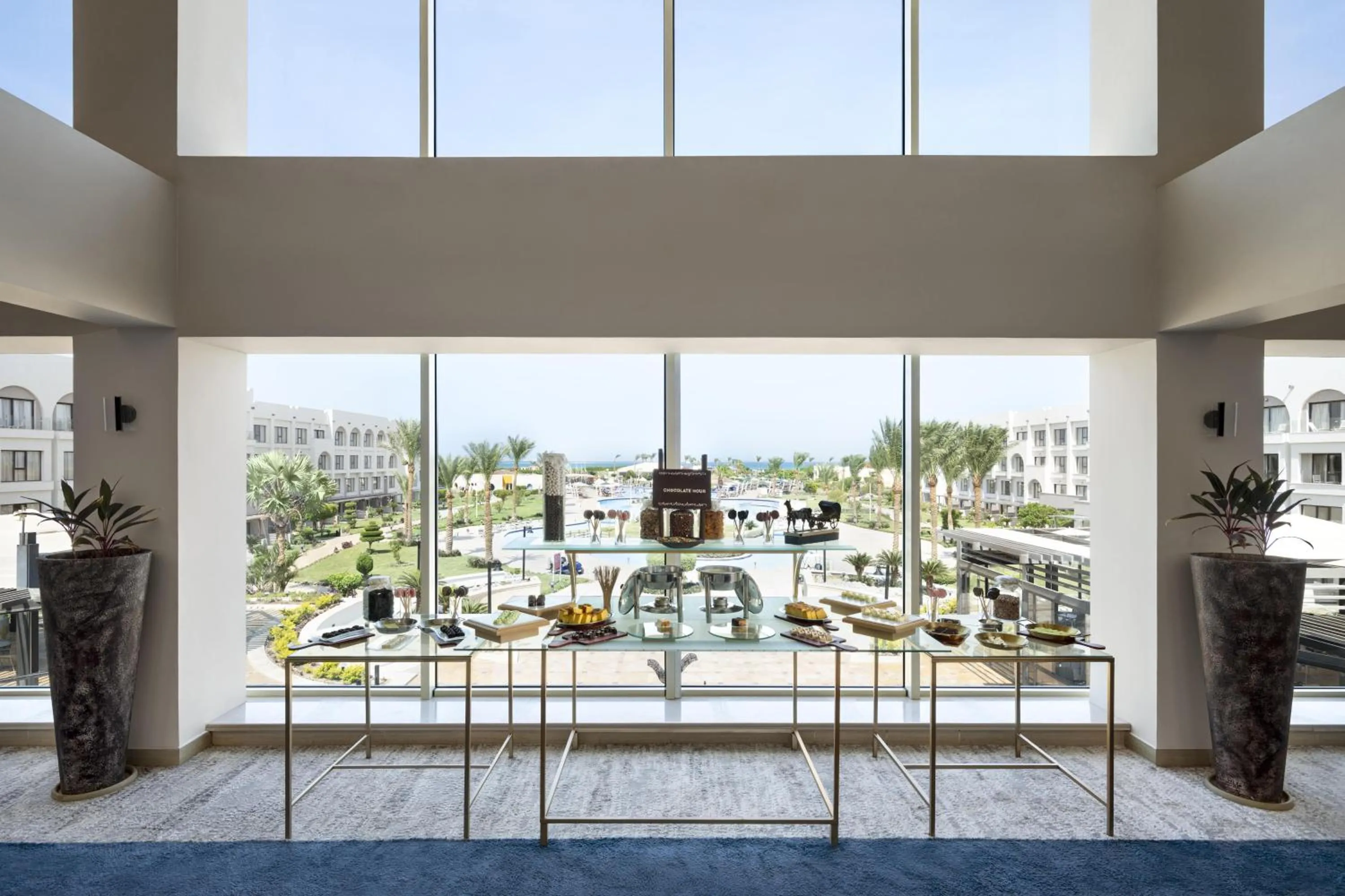 Lounge or bar in Movenpick Waterpark Resort & Spa Soma Bay