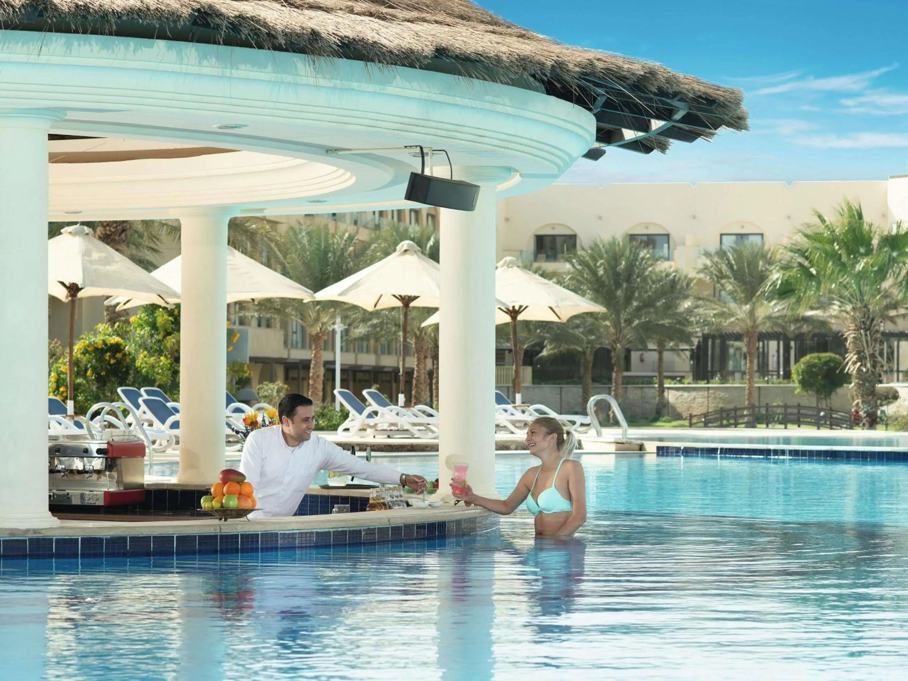 Lounge or bar in Movenpick Waterpark Resort & Spa Soma Bay
