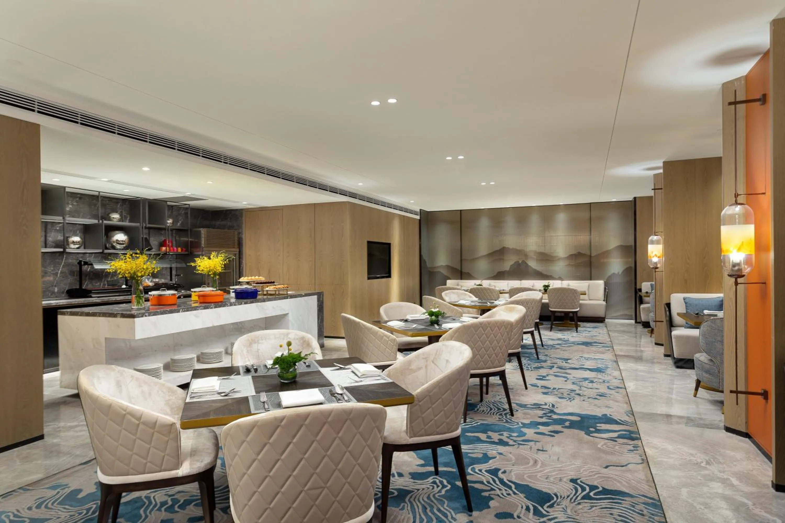 Lounge or bar in voco Shanghai Hongqiao Hub by IHG
