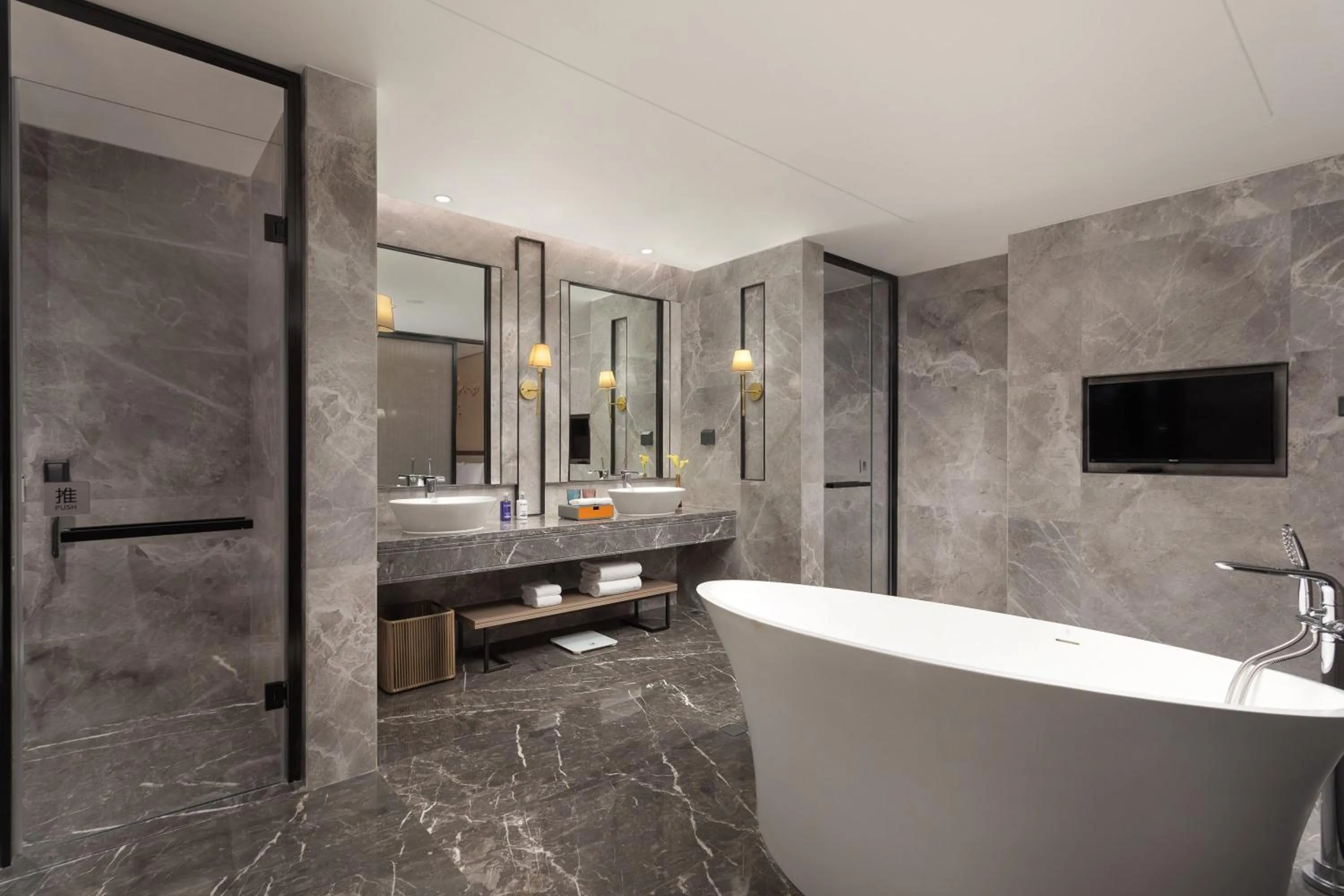 Photo of the whole room in voco Shanghai Hongqiao Hub by IHG