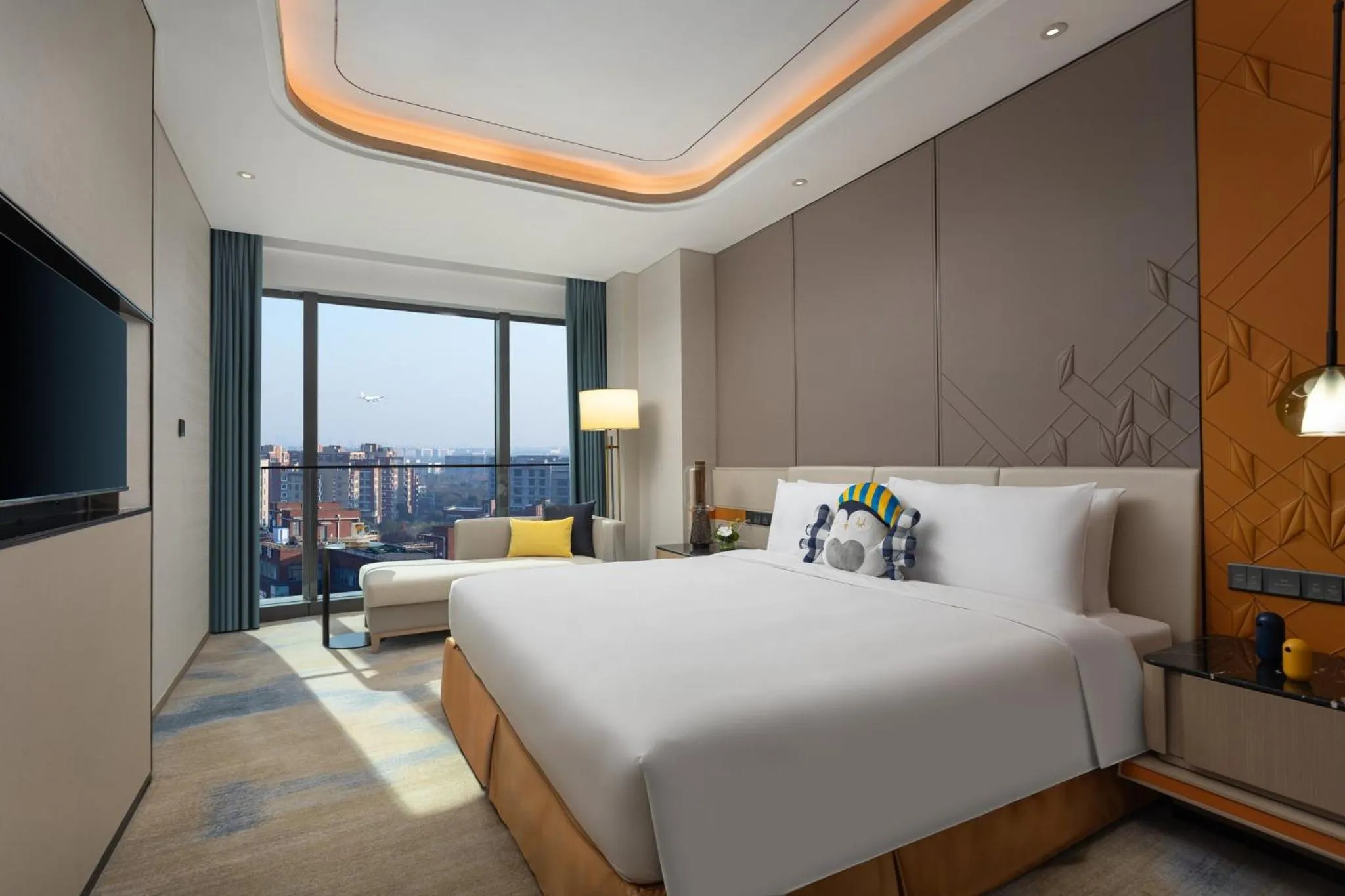 Photo of the whole room, Bed in voco Shanghai Hongqiao Hub by IHG