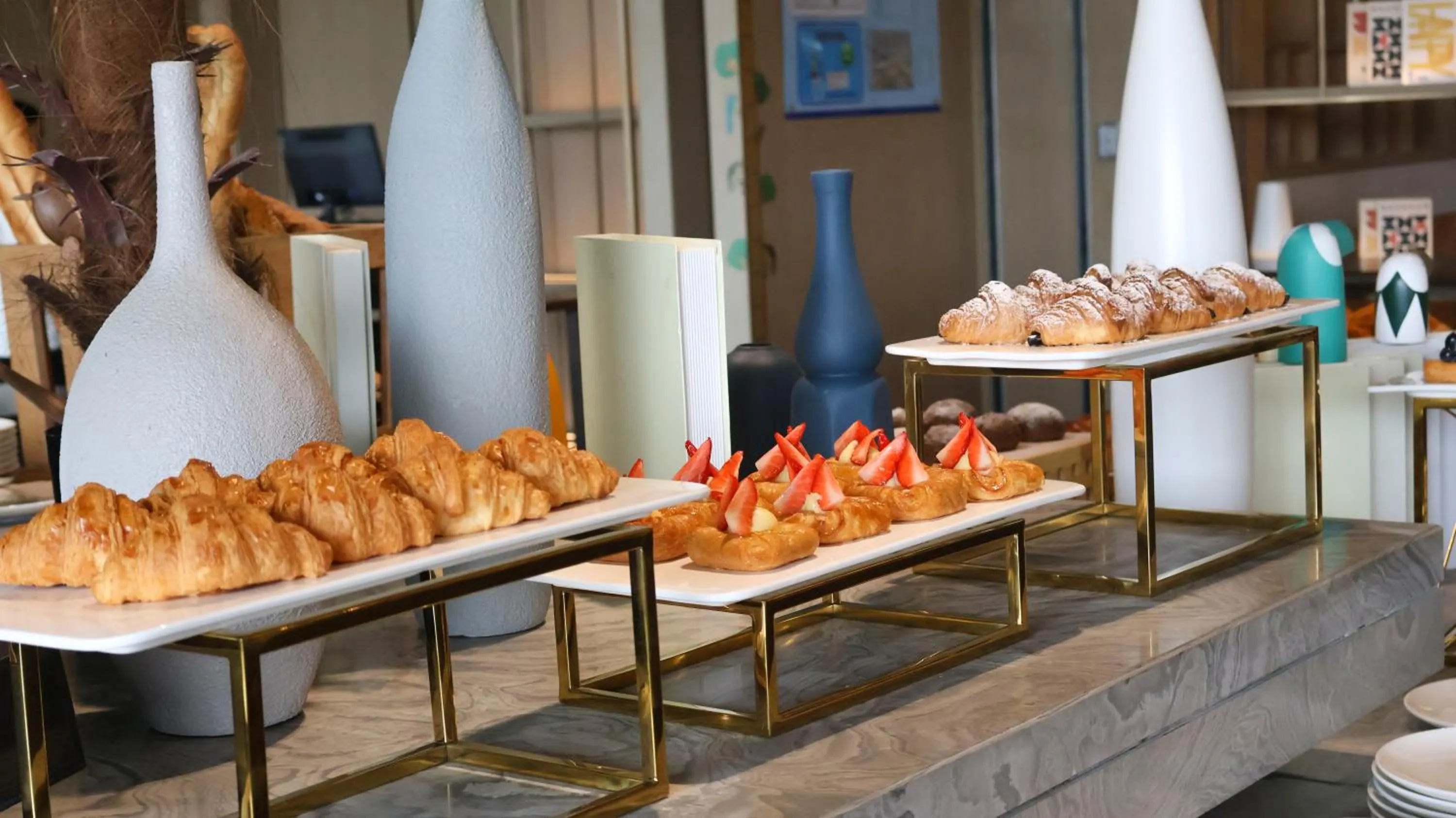 Breakfast in voco Shanghai Hongqiao Hub by IHG