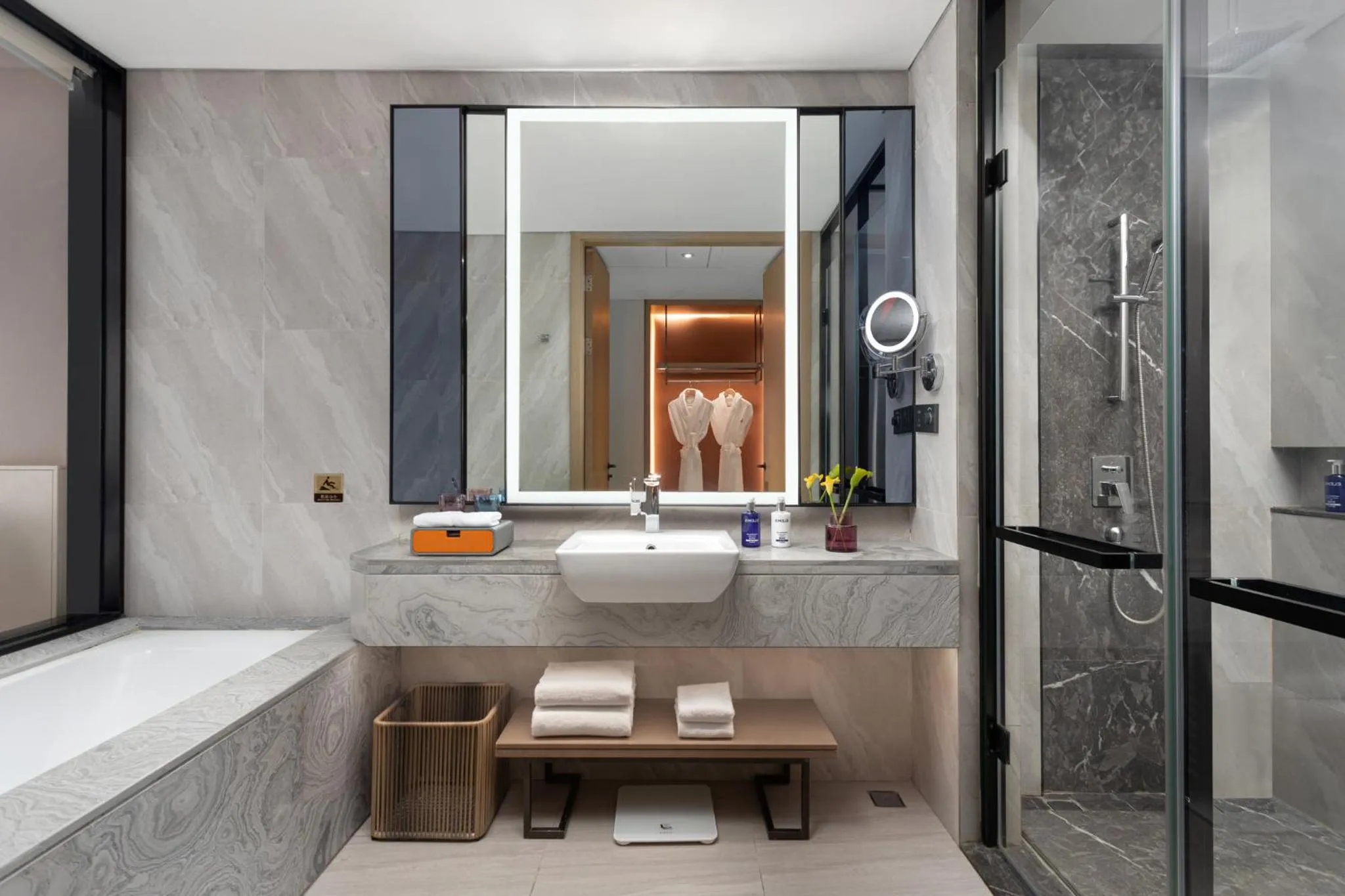 Photo of the whole room in voco Shanghai Hongqiao Hub by IHG