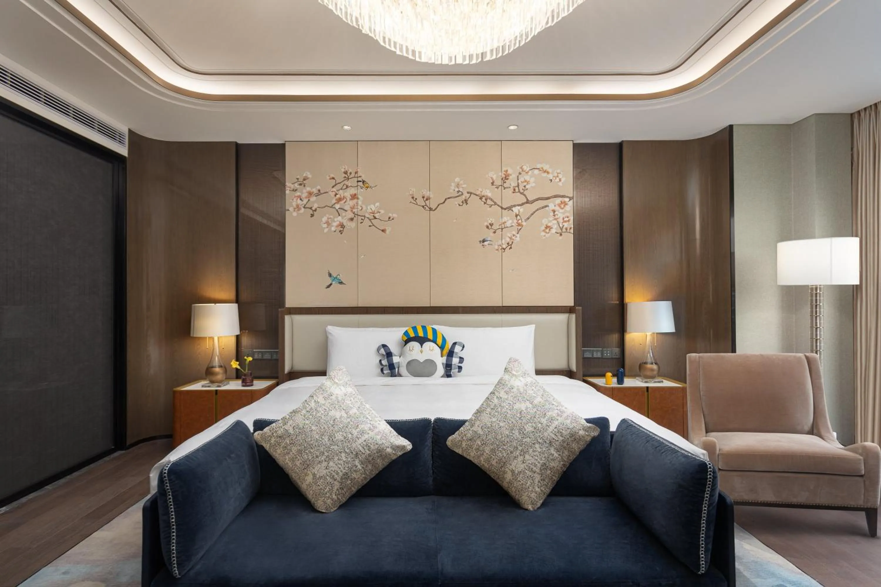 Photo of the whole room, Bed in voco Shanghai Hongqiao Hub by IHG