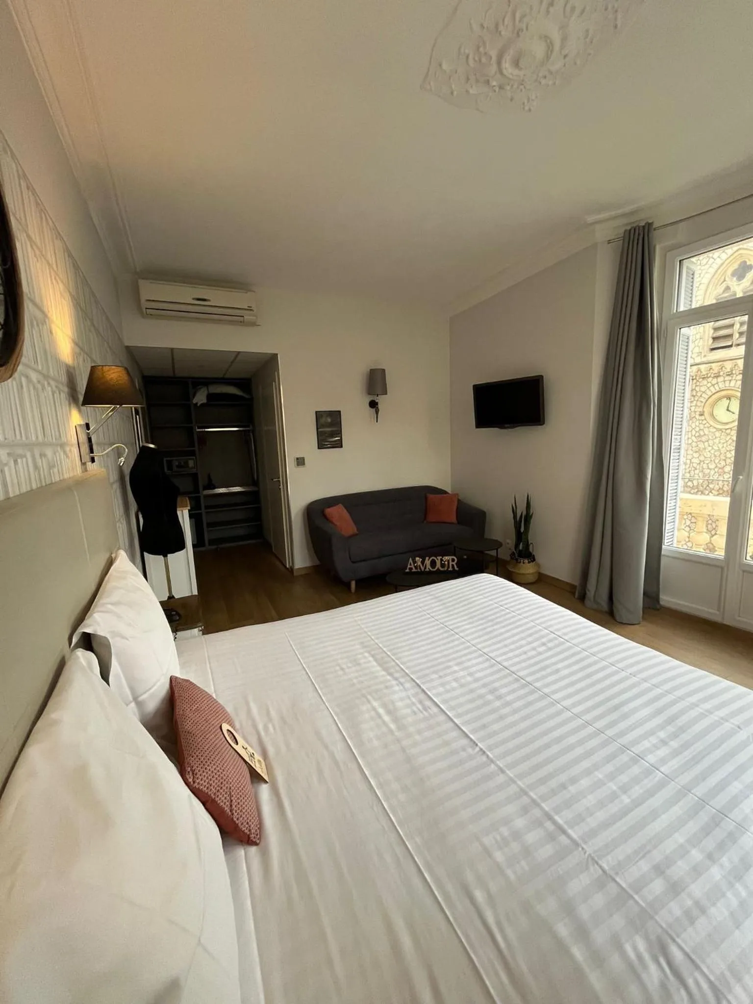 Bedroom, Bed in Hotel La Villa Nice Victor Hugo