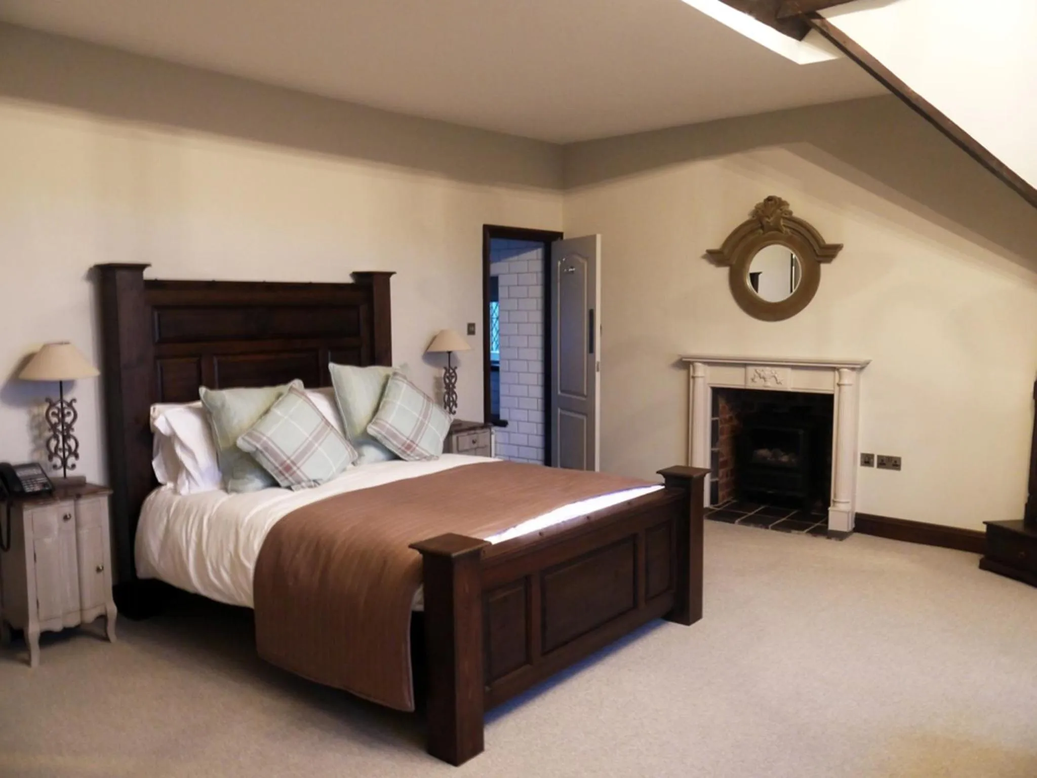 Photo of the whole room, Bed in Weston Hall