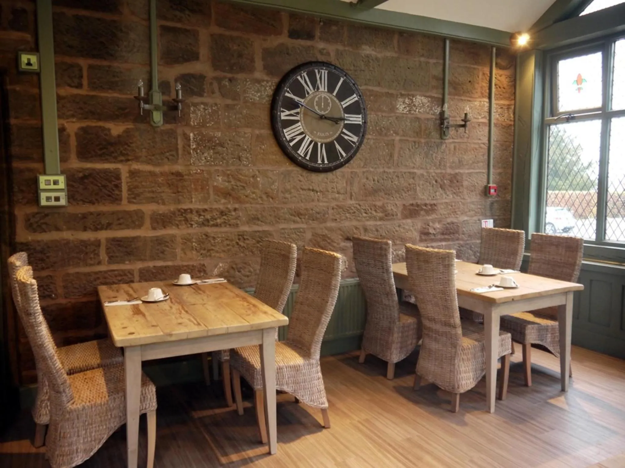 Restaurant/places to eat in Weston Hall