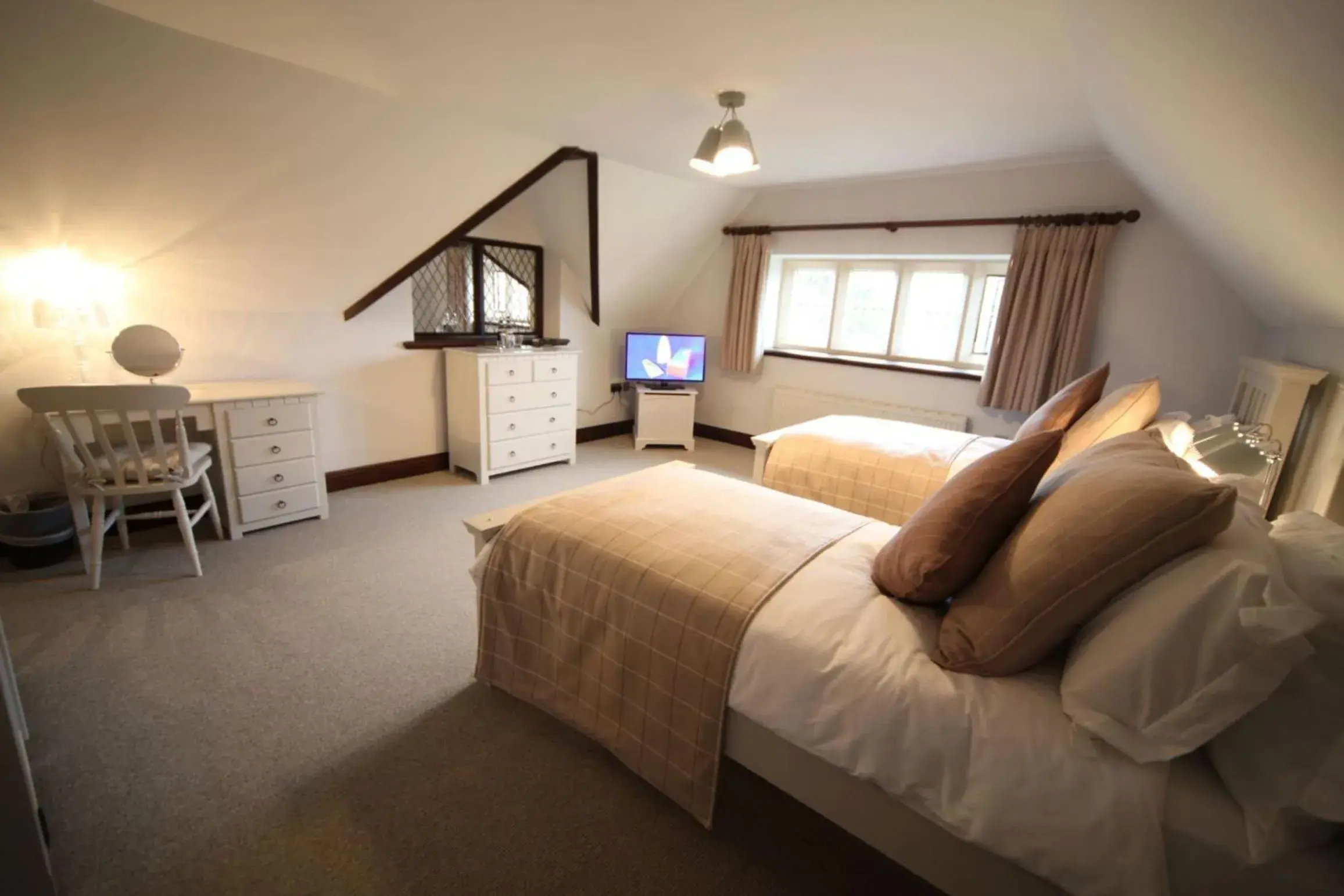 Twin Room in Weston Hall Twin Room in Weston Hall