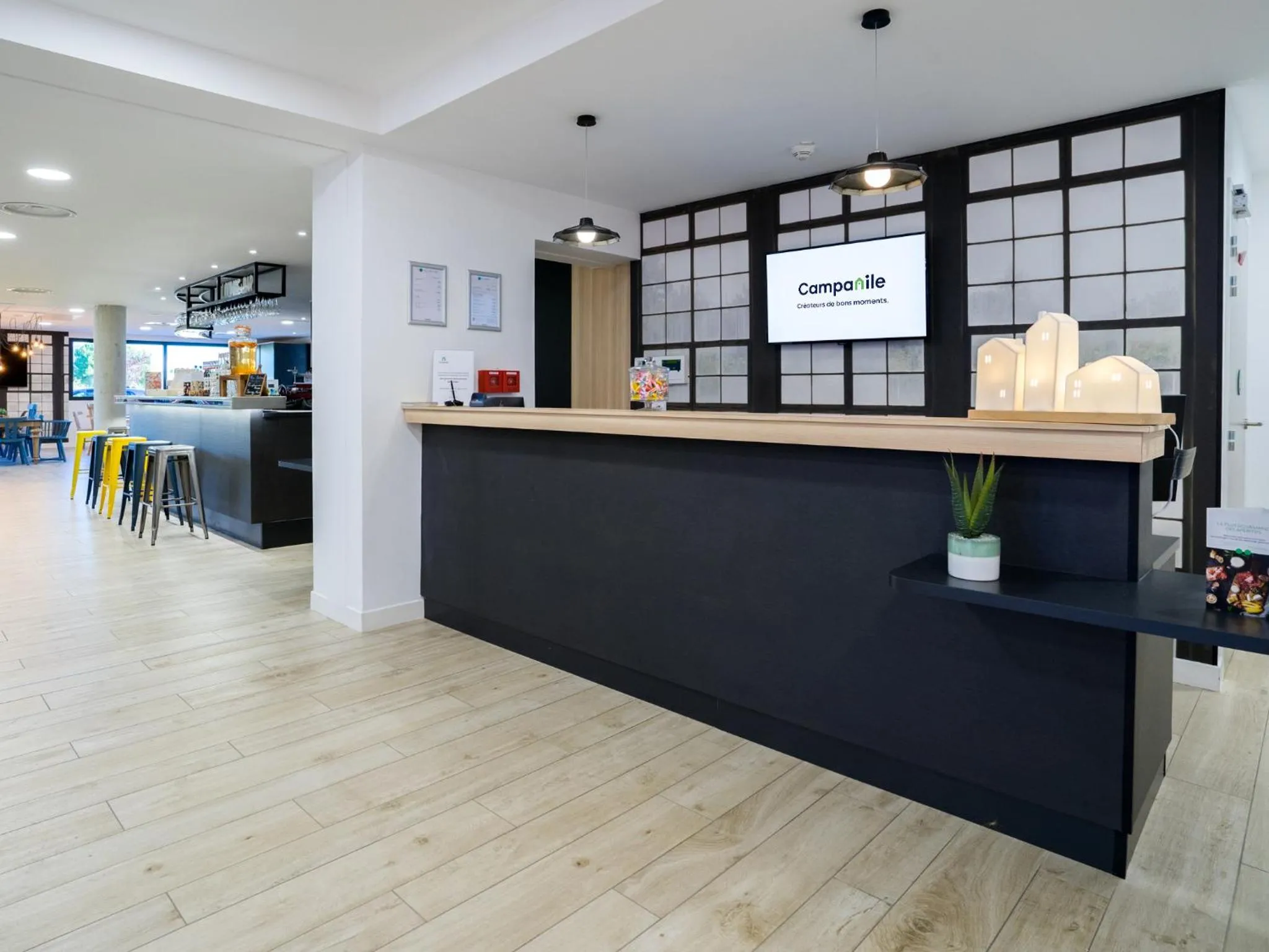 Lobby or reception in Campanile Marseille Est - Aubagne