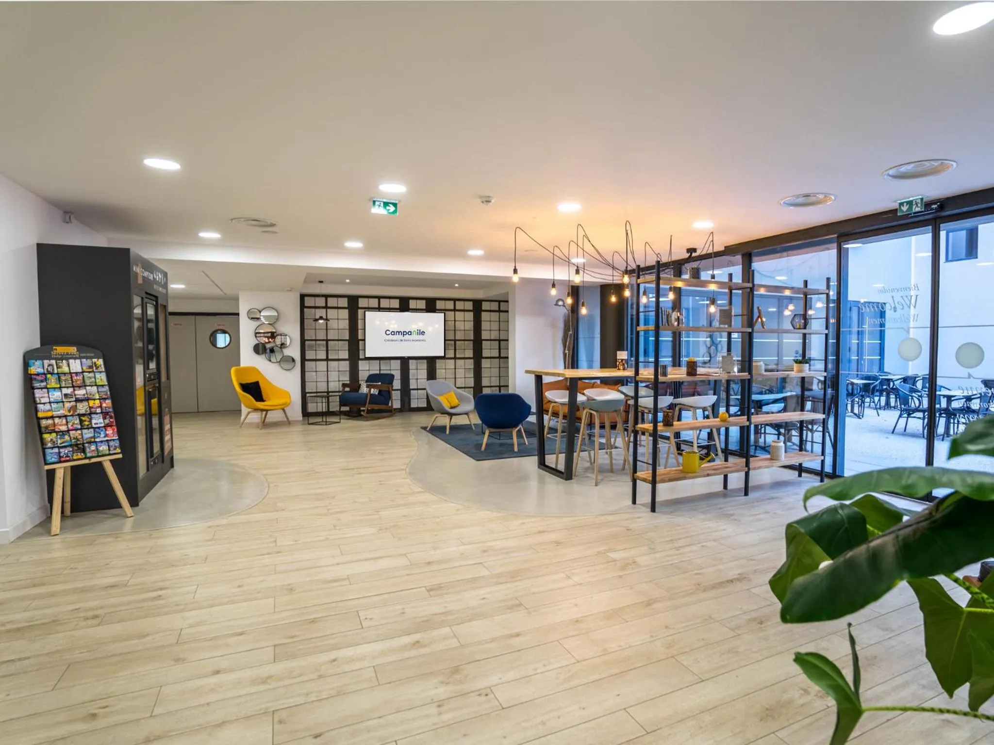 Communal lounge/ TV room in Campanile Marseille Est - Aubagne