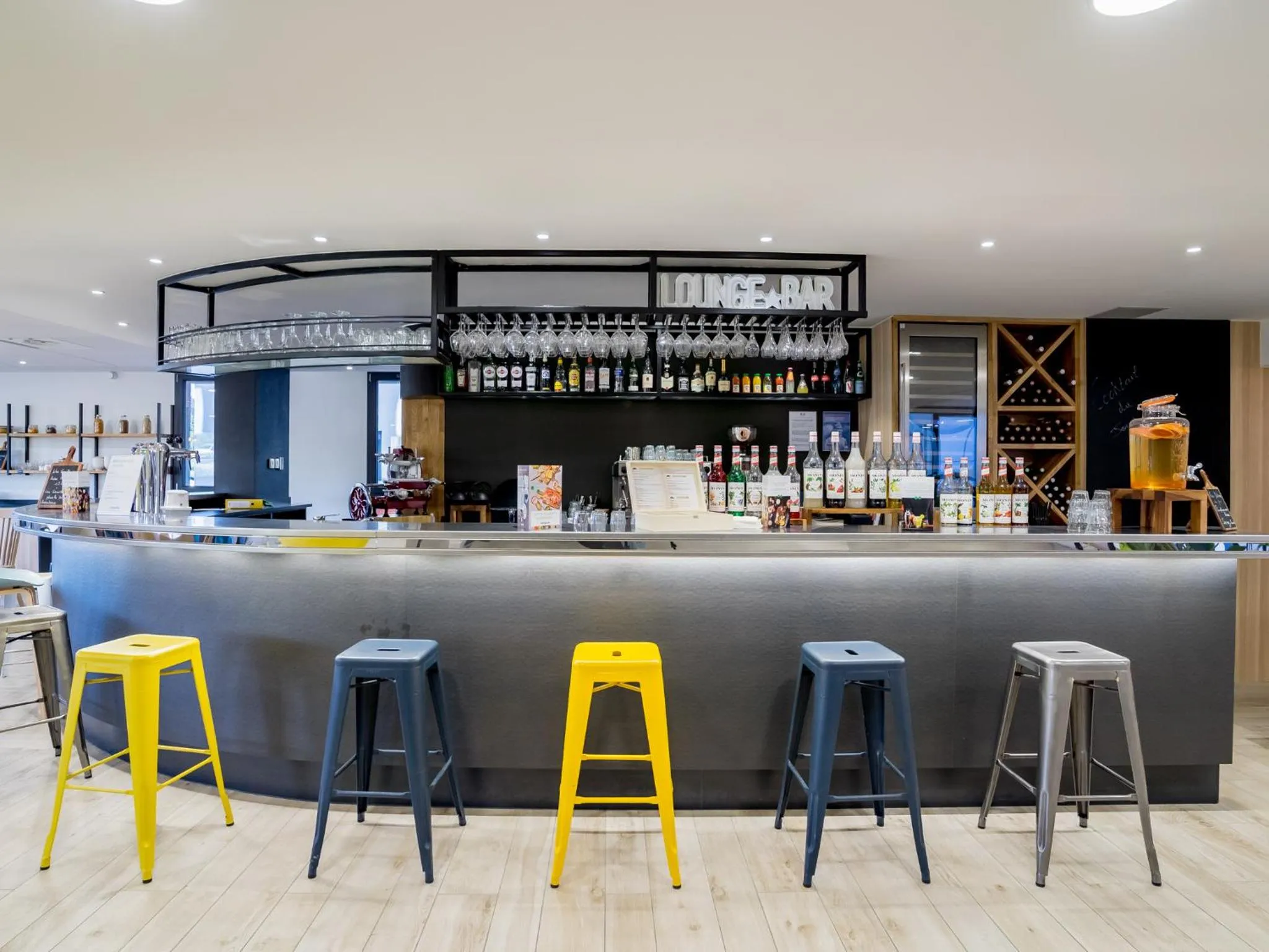 Lounge or bar in Campanile Marseille Est - Aubagne